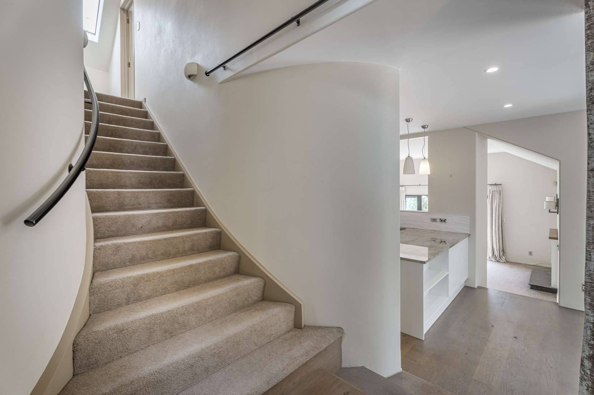 16b Abbotts Way photo 2