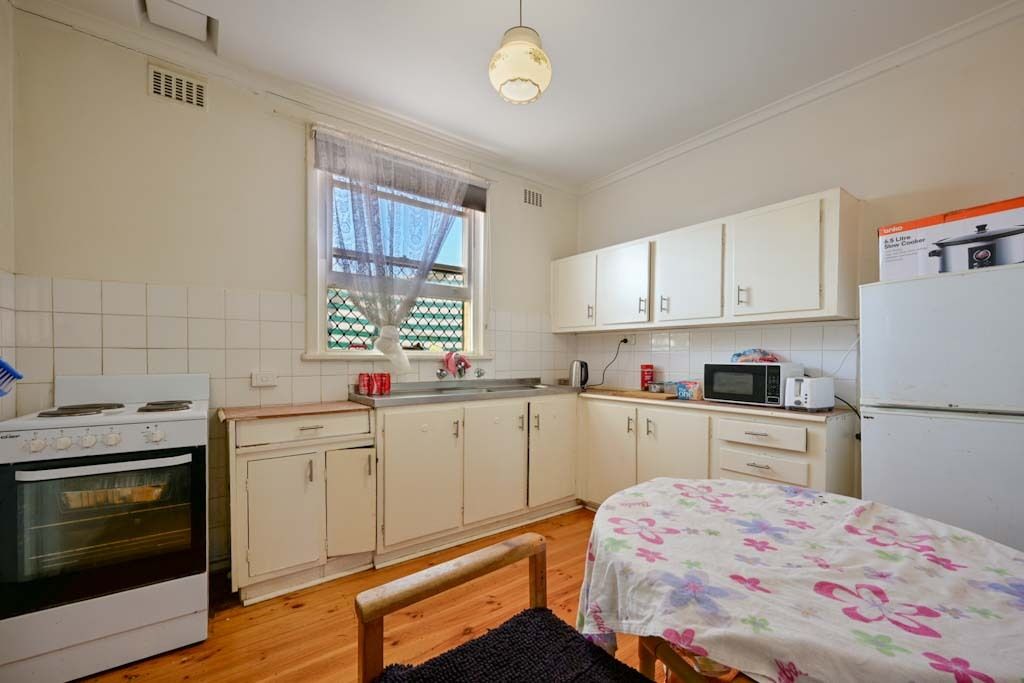 72 Gordon Street — photo 7 of 9