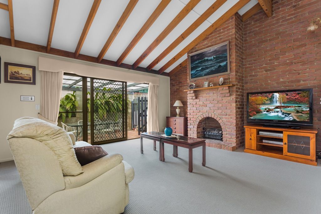 4 Donat Close, Stafford Heights, QLD 4053