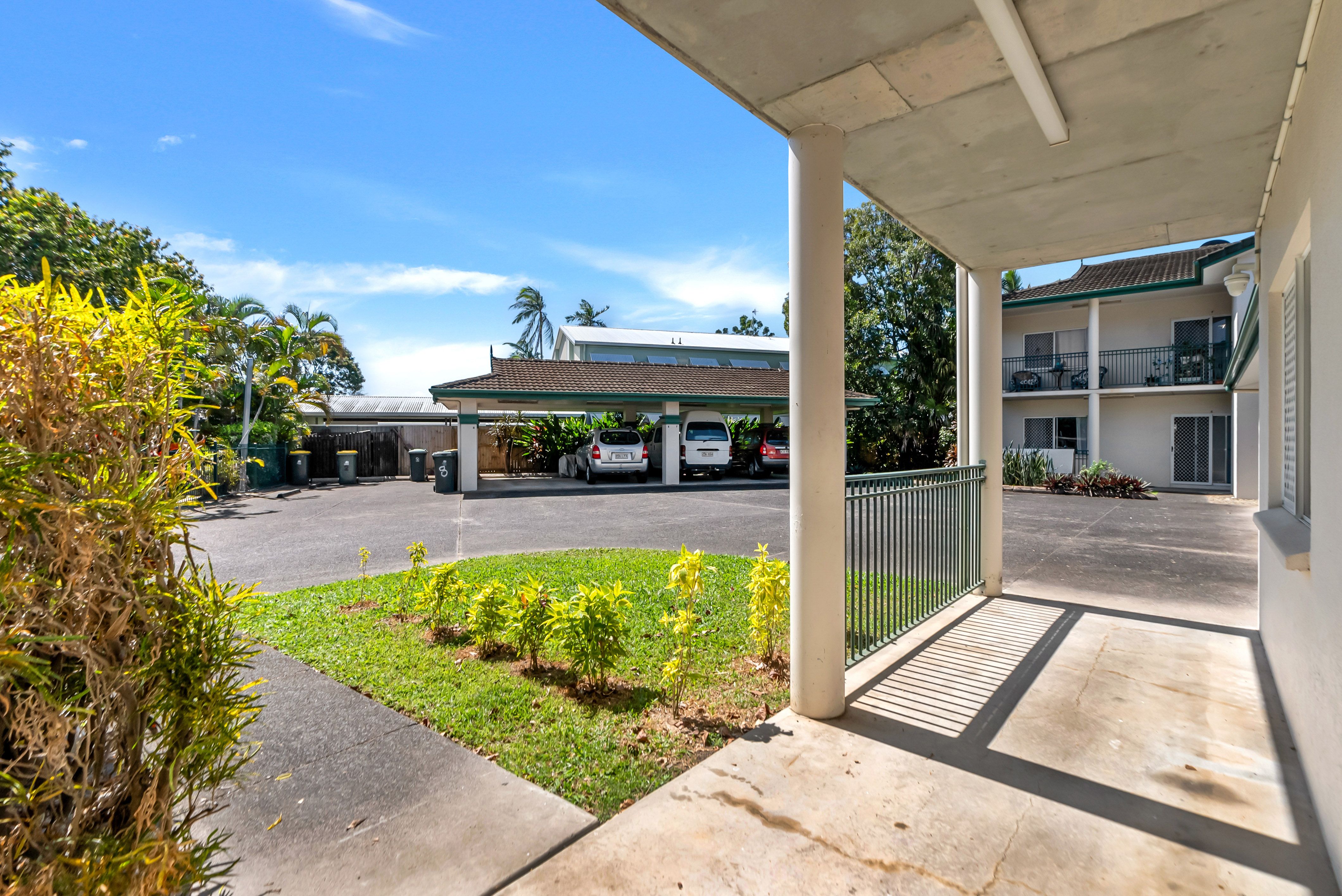 1/342-344 McCoombe Street, Mooroobool, QLD 4870