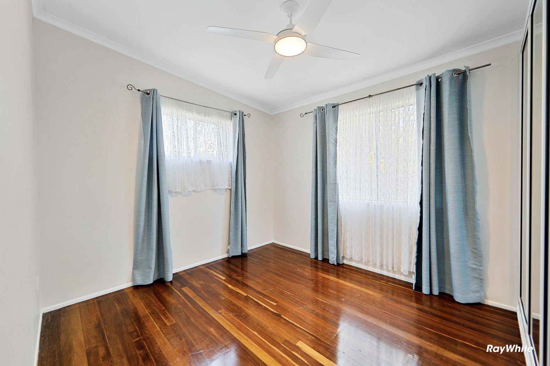 14 Aldridge Street (Upstairs) — photo 11 of 13