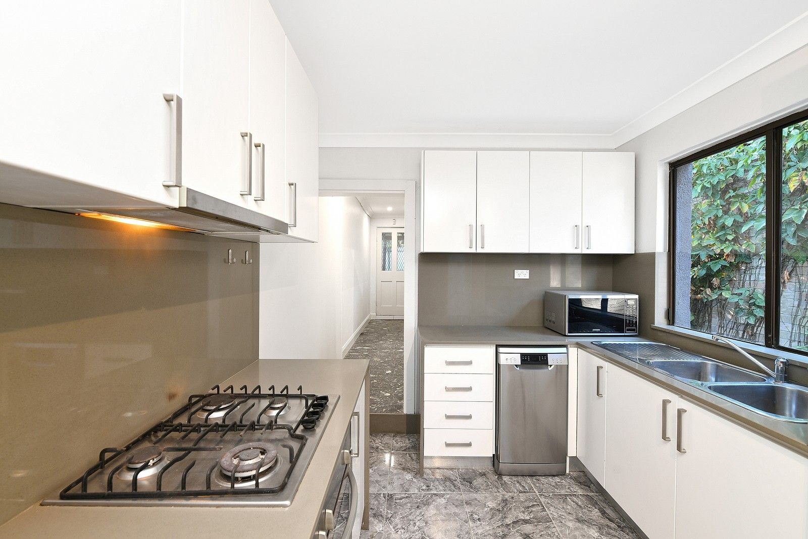 31 Lord Street — photo 4 of 10