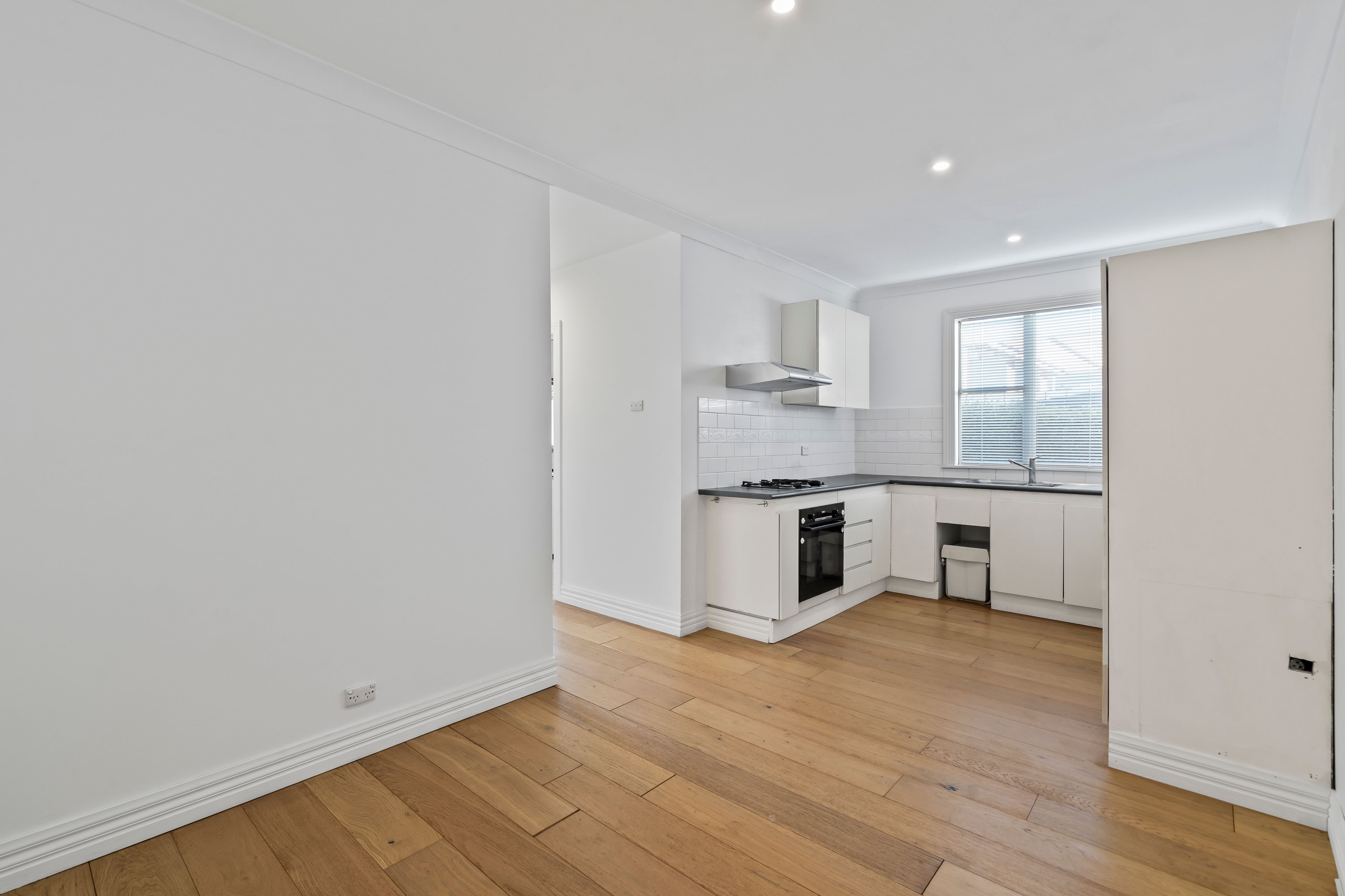 12 Queen Street — photo 4 of 11