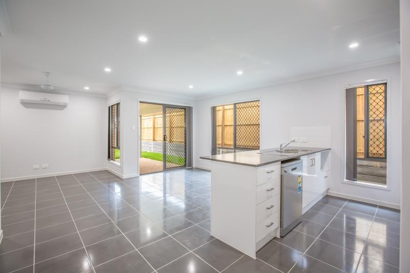 34 Woodline Drive, SPRING MOUNTAIN, QLD 4300