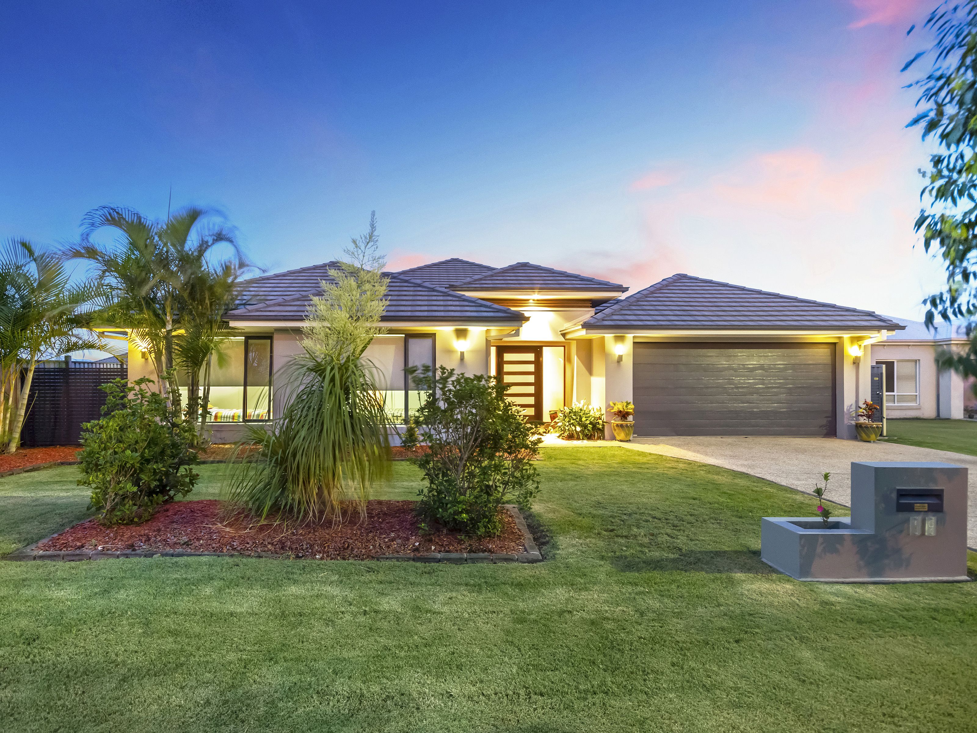 19 Lanier Close, Oxenford QLD 4210