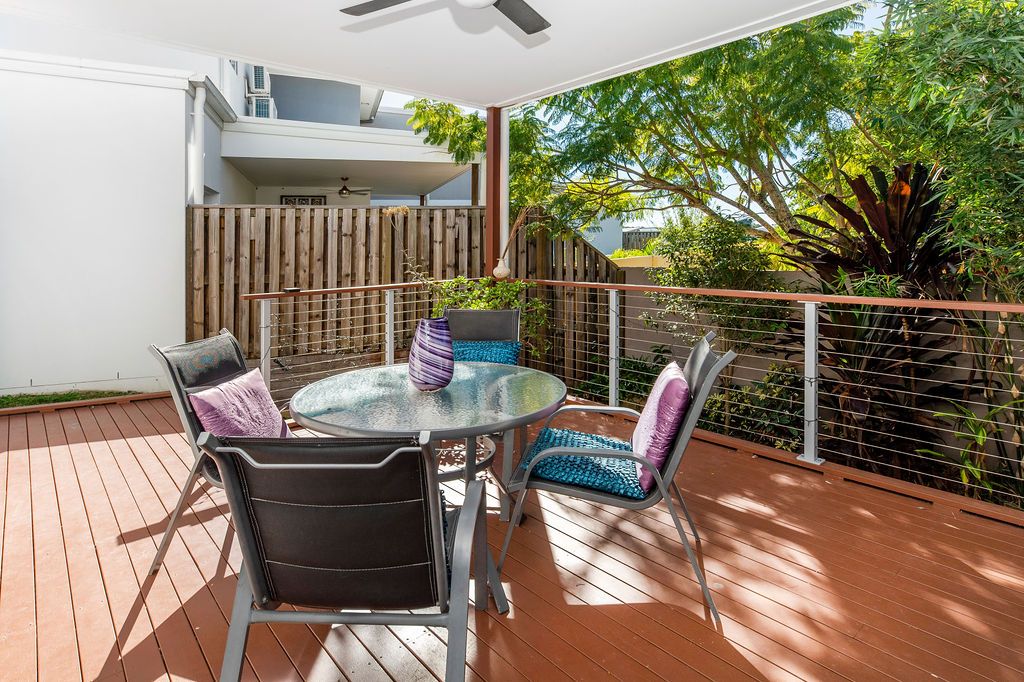 25 Azure Way, Hope Island, QLD 4212