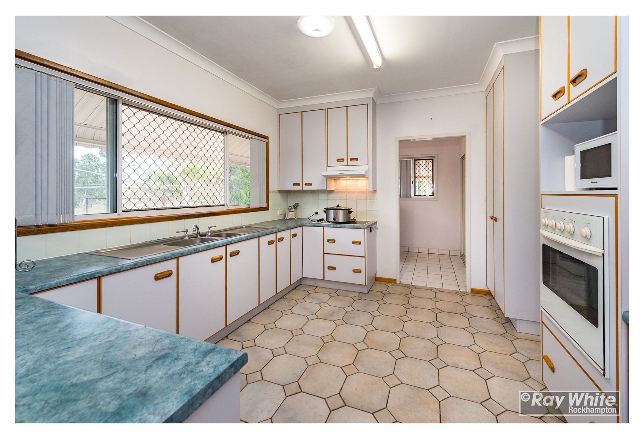 32 Constance Avenue, Rockyview, QLD 4701