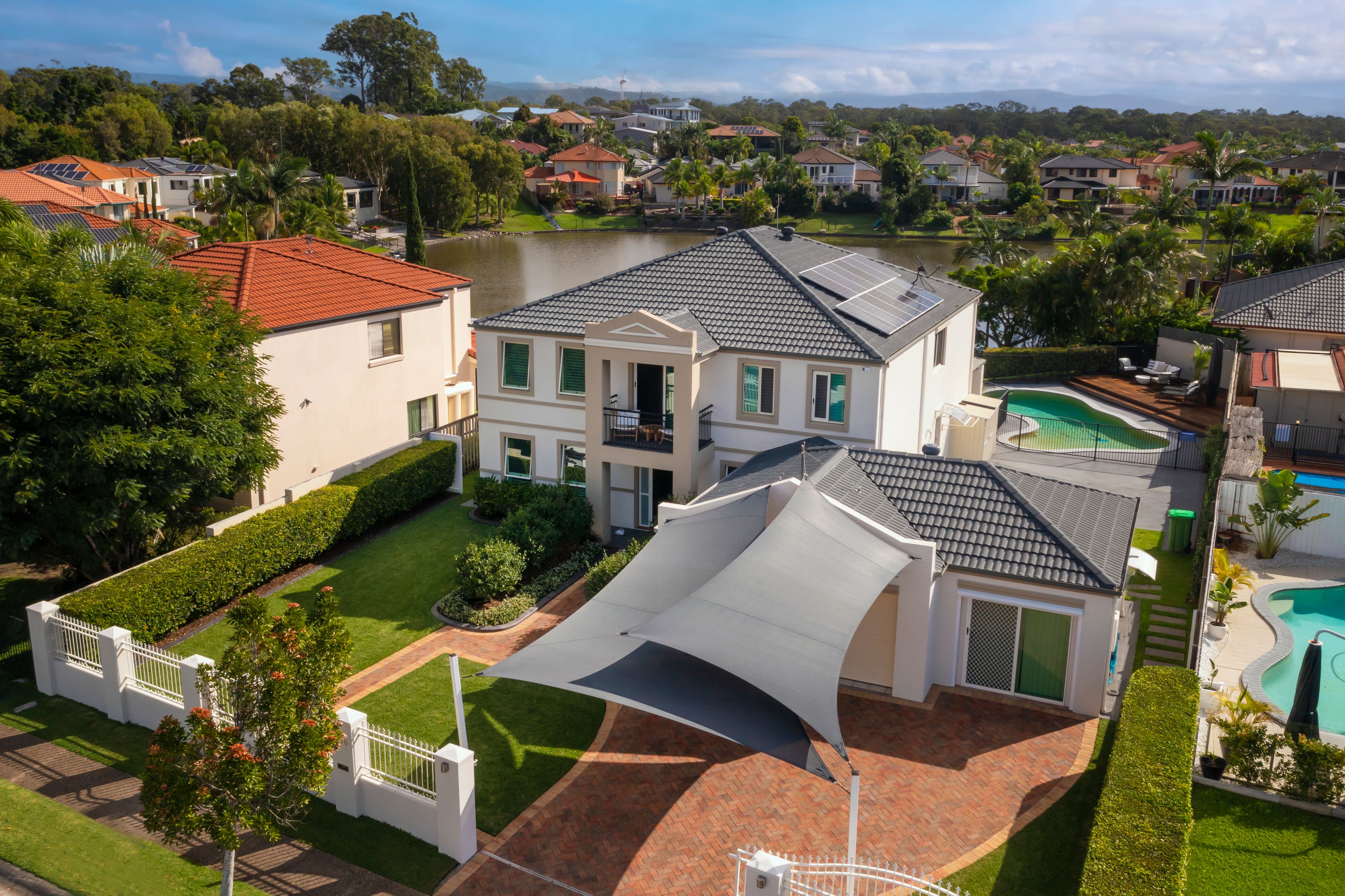 190 Dunlin Drive, Burleigh Waters, QLD 4220