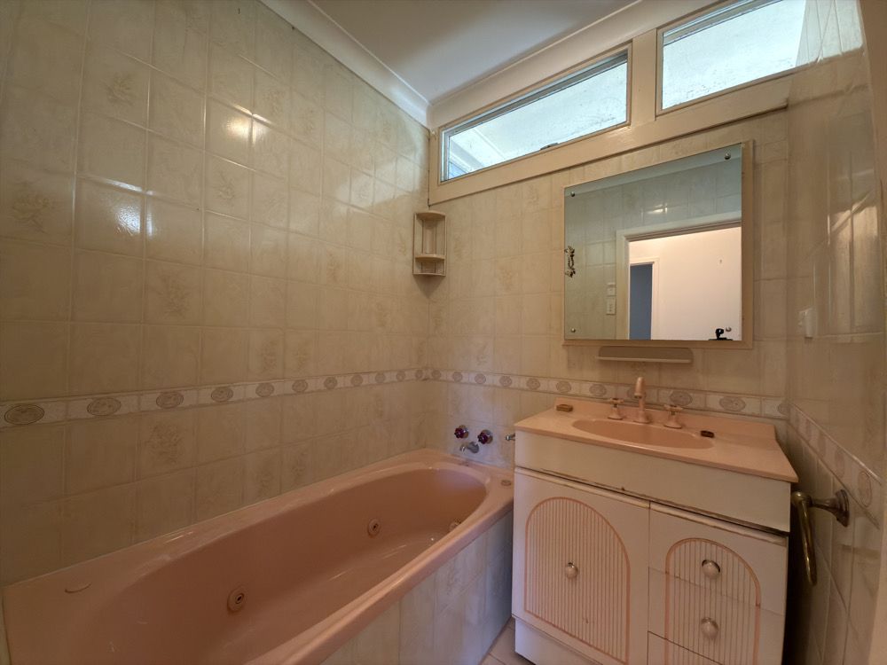 18 Chisholm Street — photo 12 of 13