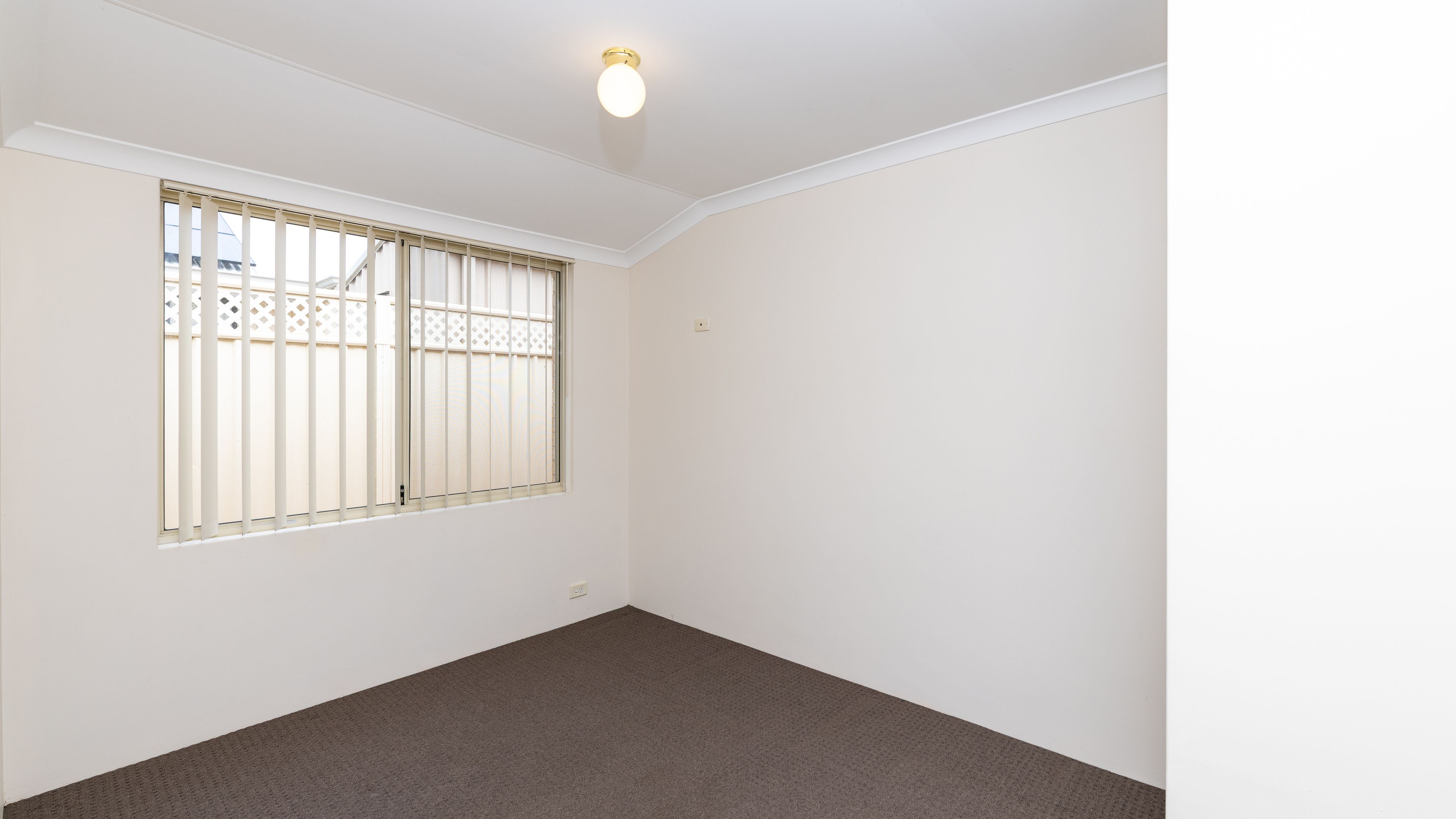 22 Honeyeater Crescent — photo 12 of 22