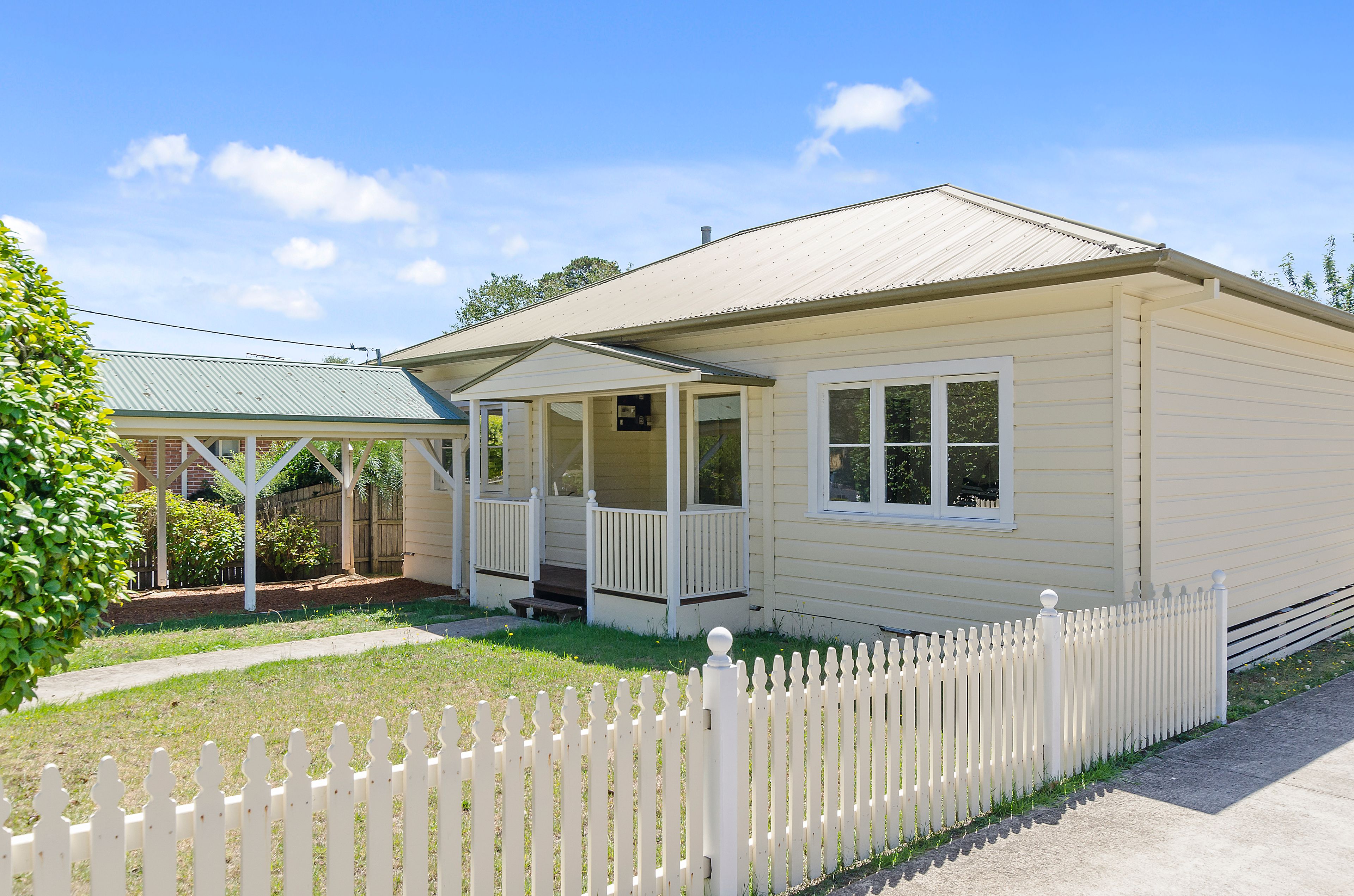 10 Henderson Avenue, Mittagong NSW 2575