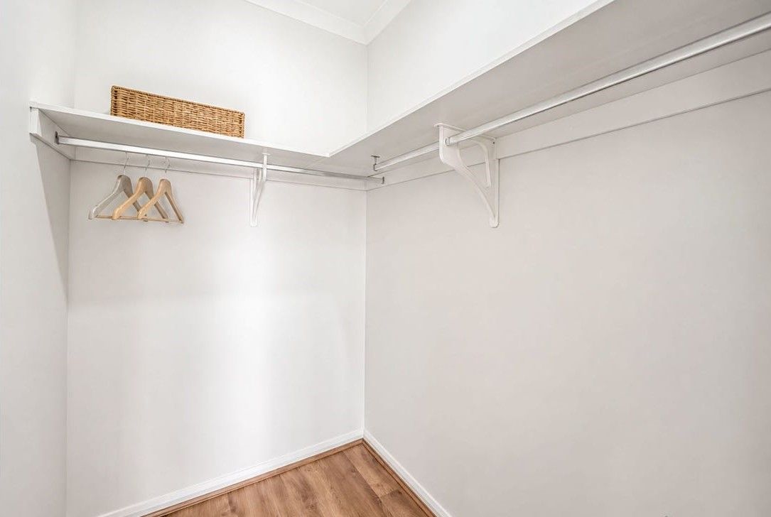 13 Holland Crescent — photo 10 of 12
