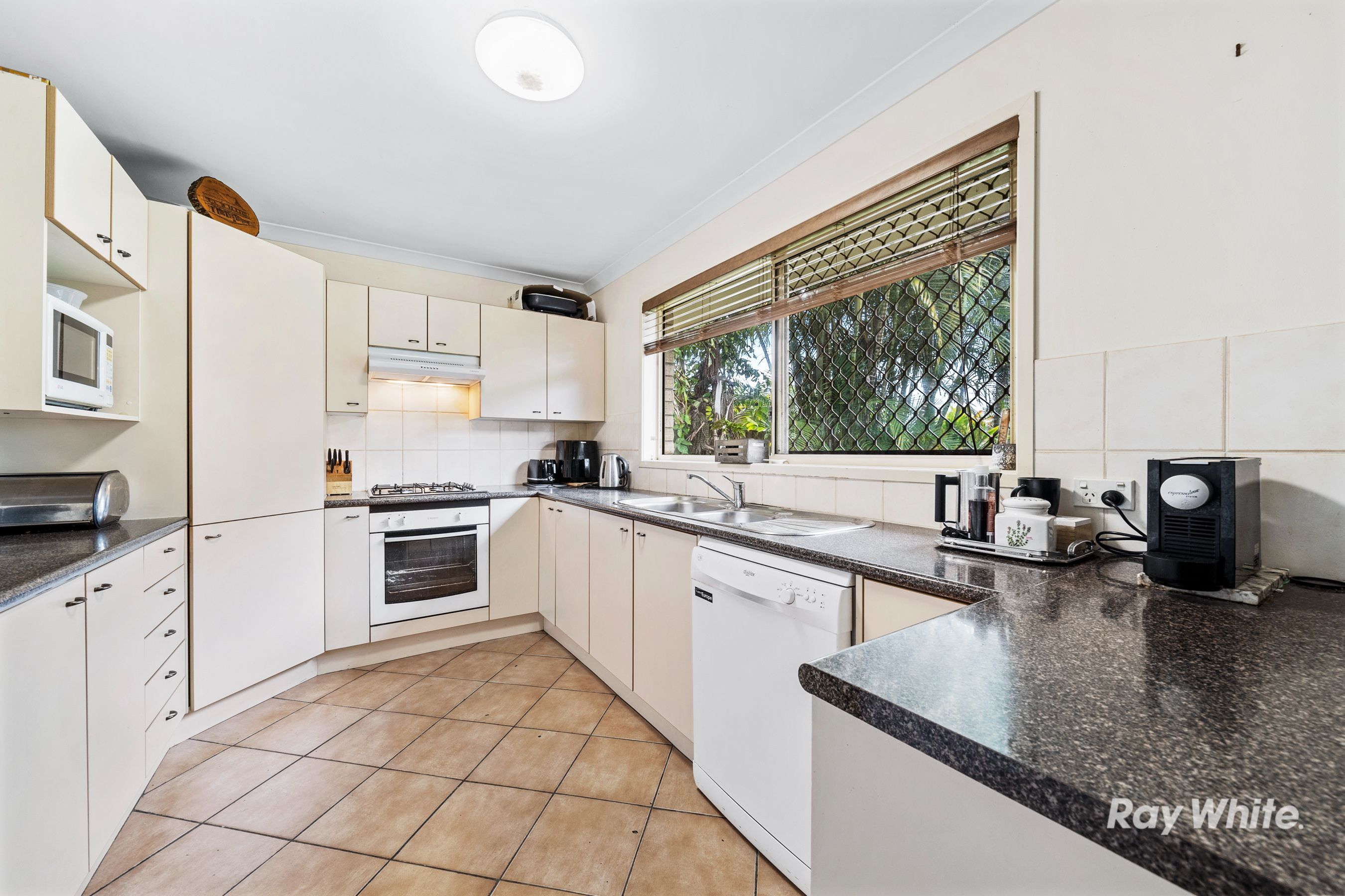 9 Isaac Court, Hillcrest, QLD 4118