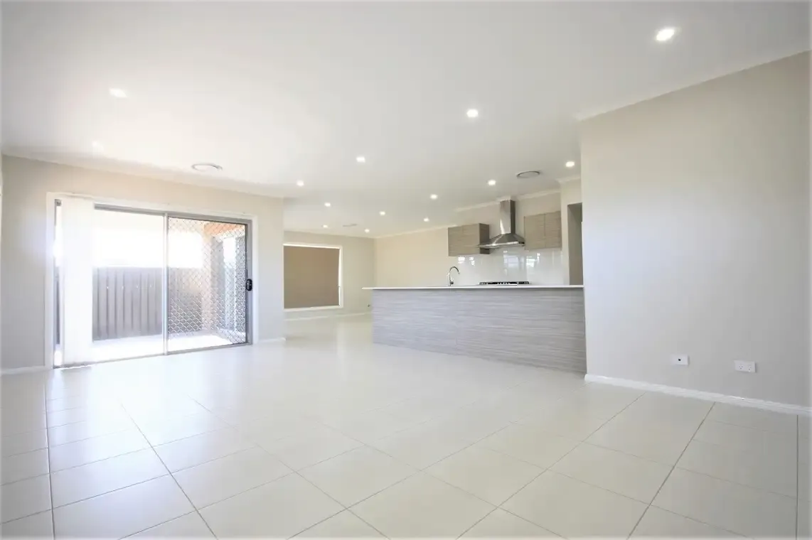 8 Gale Street, Oran Park, NSW 2570