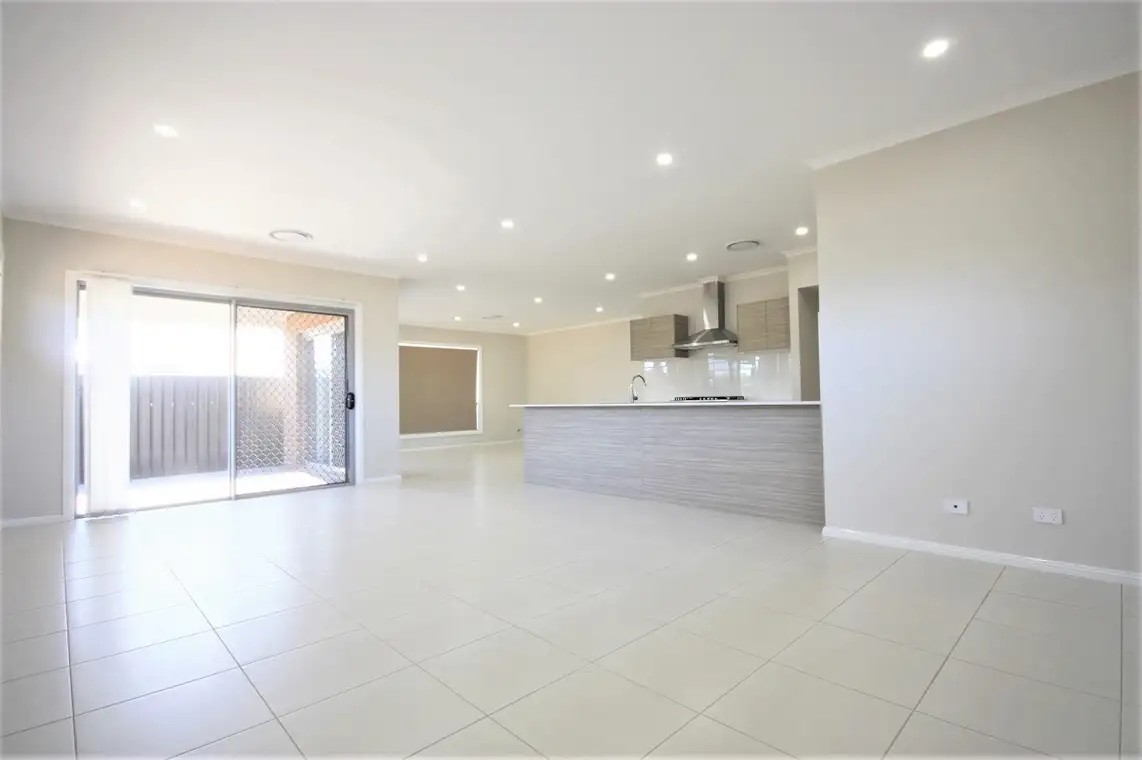 8 Gale Street, Oran Park, NSW 2570