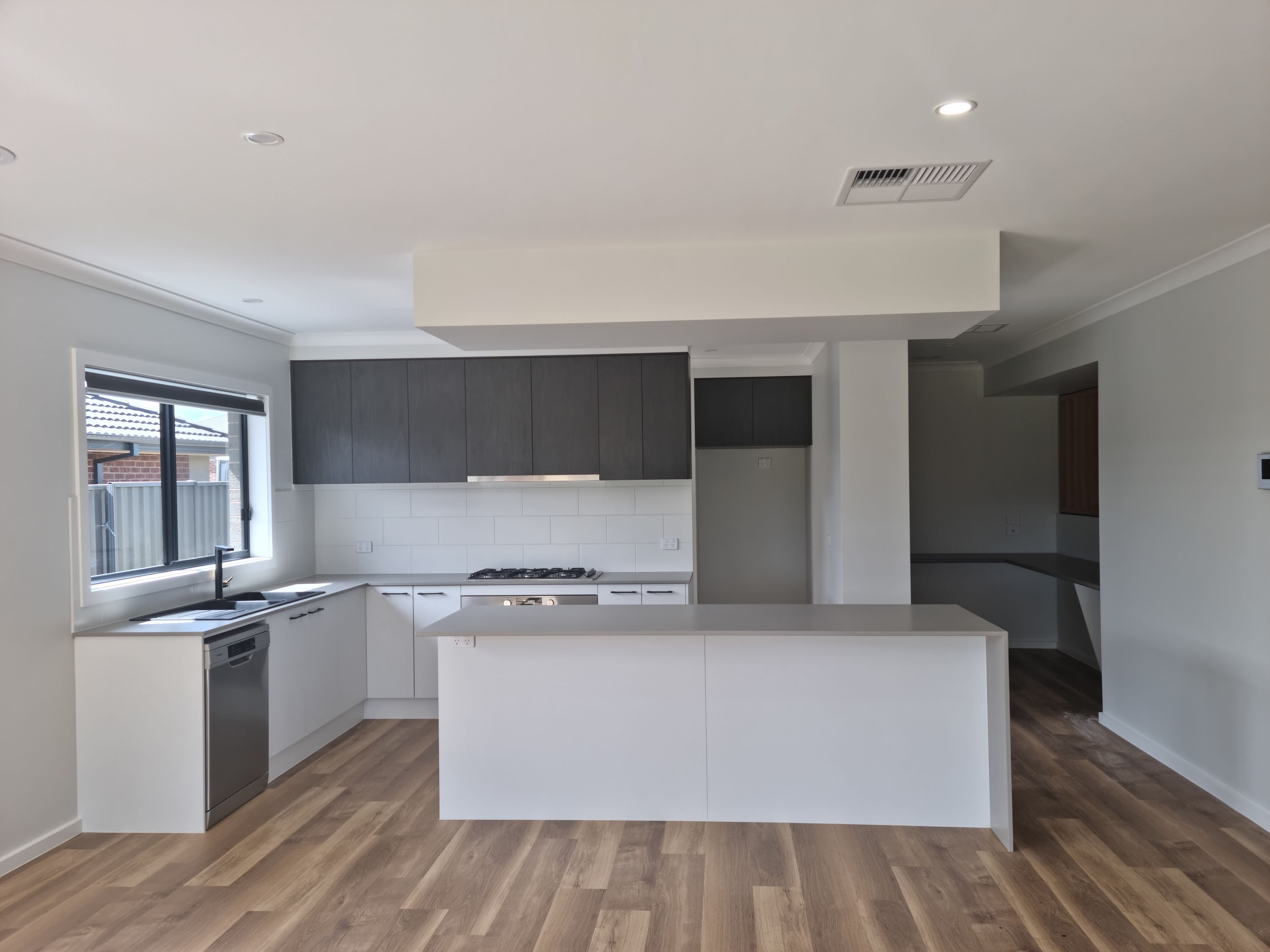 100 Mulgara Drive, Thurgoona, NSW 2640