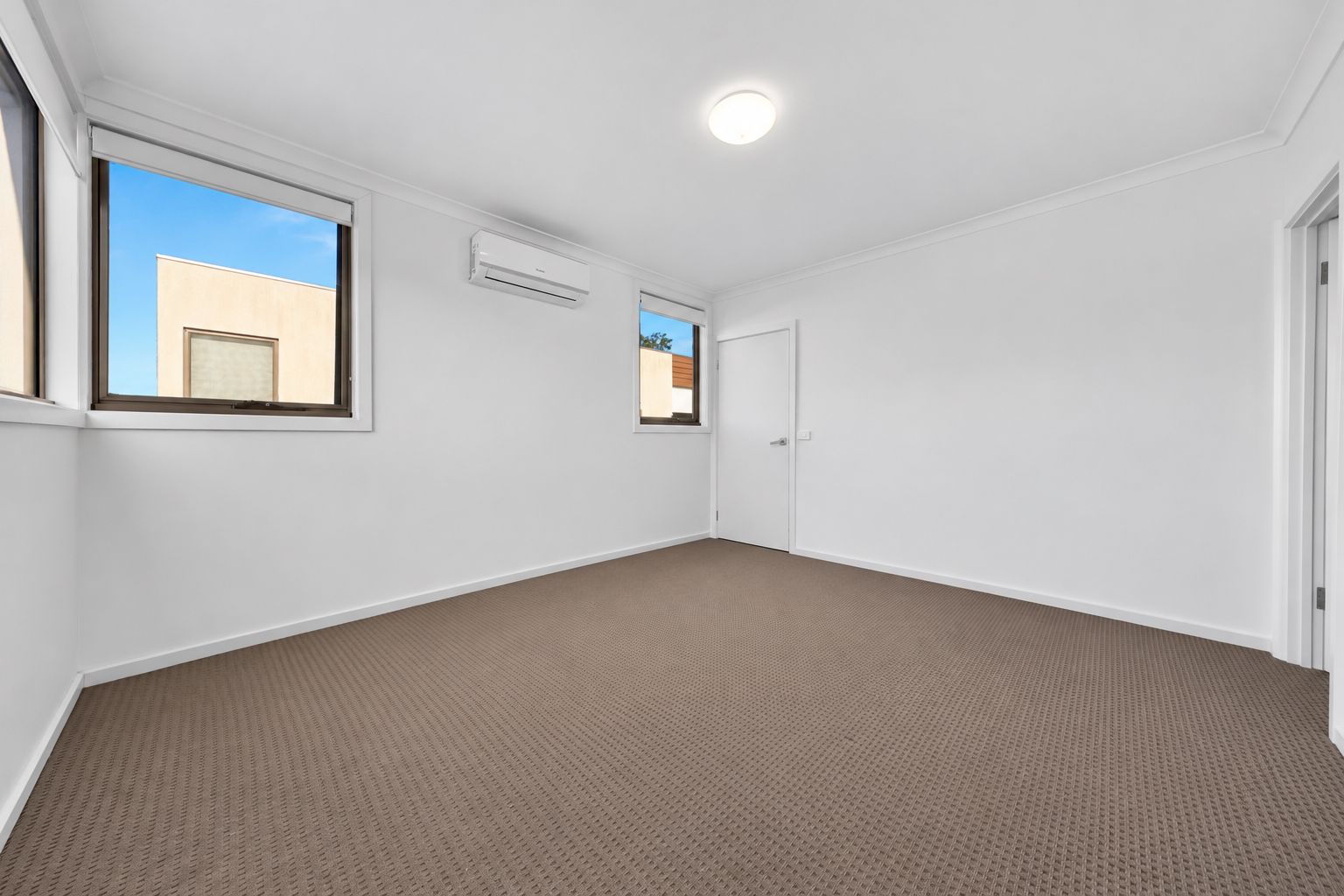 2/6 Sommerville Avenue — photo 9 of 13