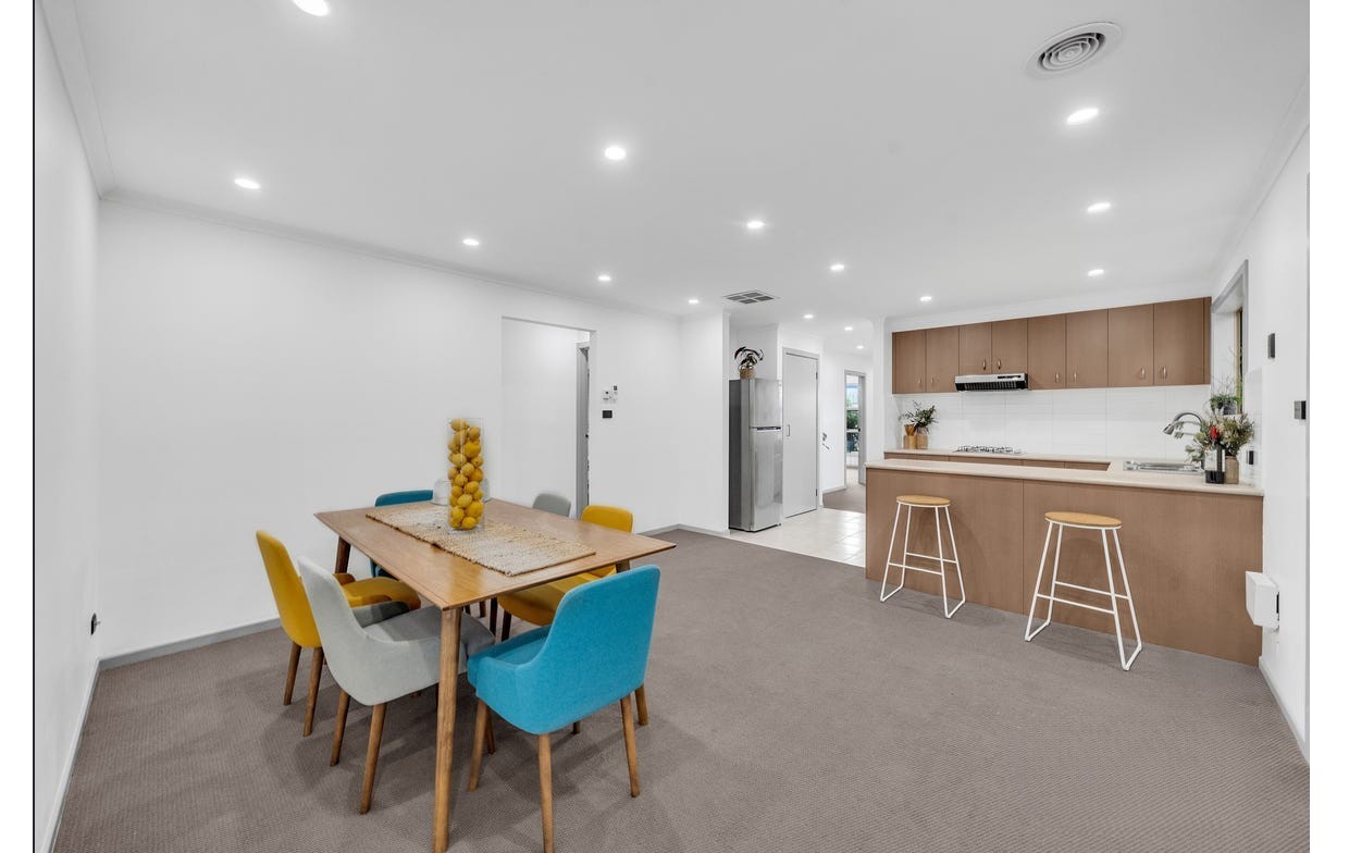 10 Yarraman Road, MANOR LAKES, VIC 3024