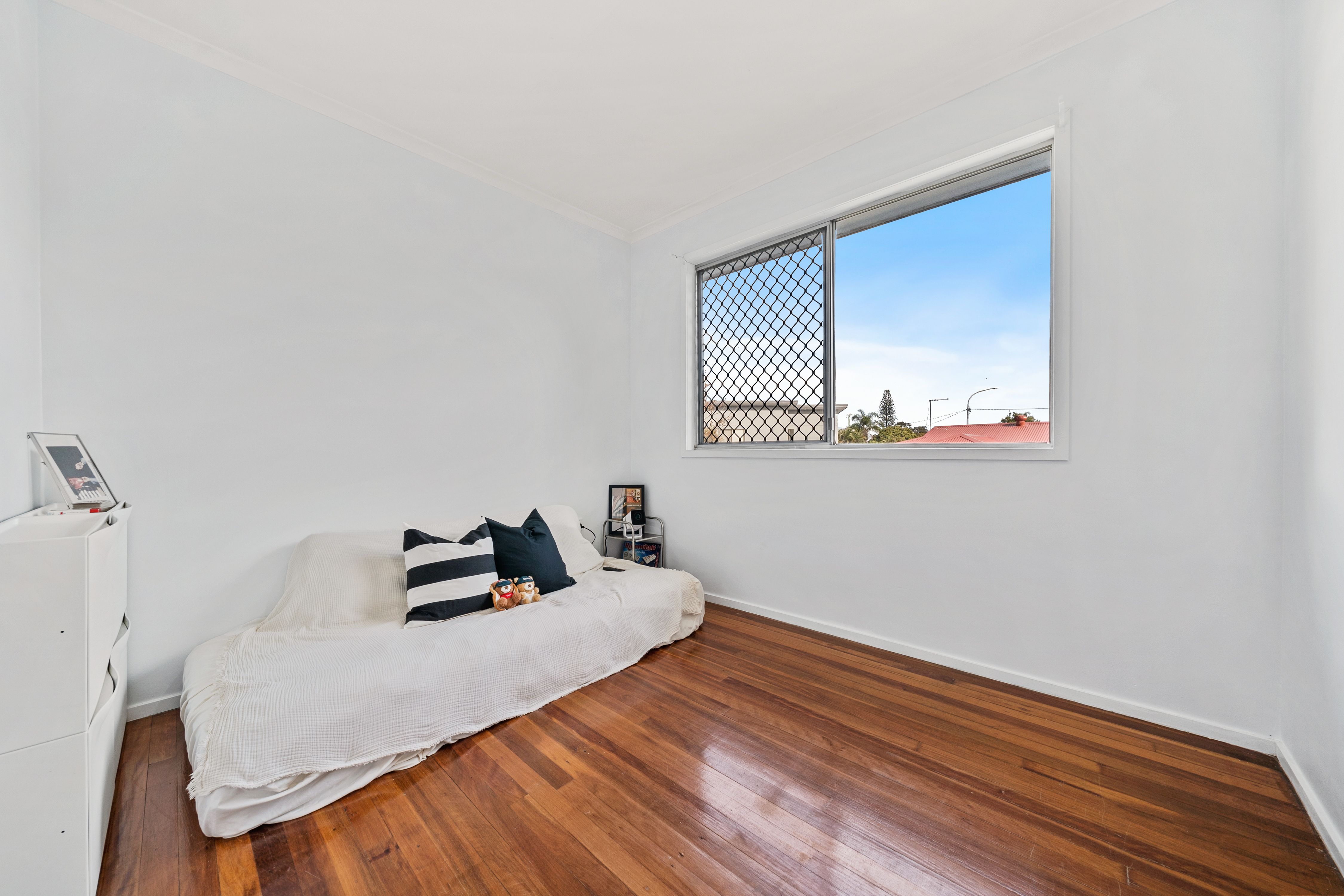 27 MacArthur Crescent — photo 9 of 20