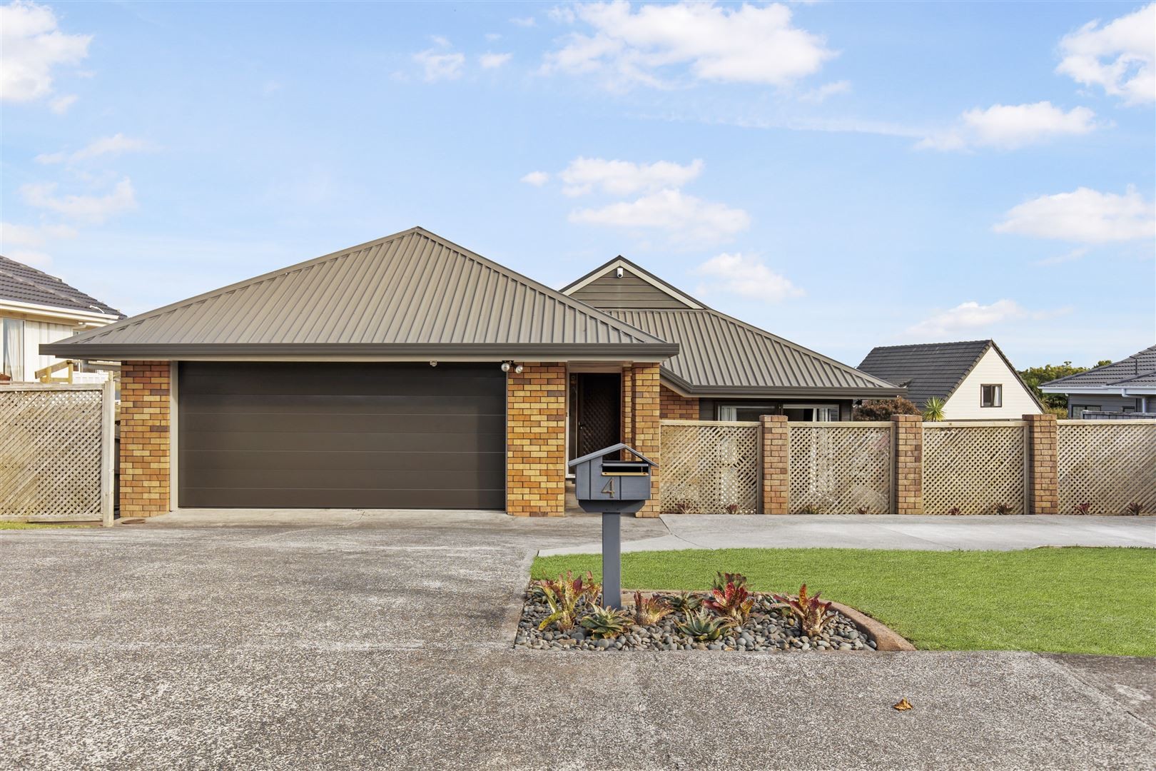 4 Pinewood Grove, Botany Downs, Manukau City