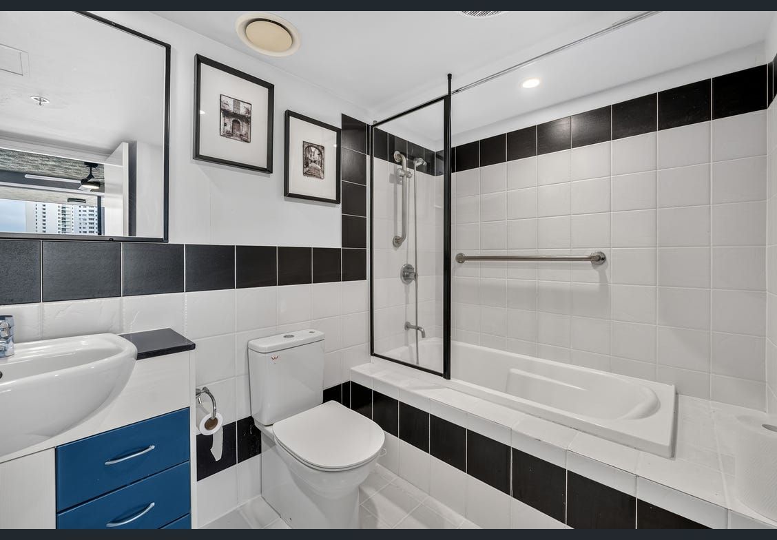 704B/2865 Gold Coast Highway — photo 5 of 11
