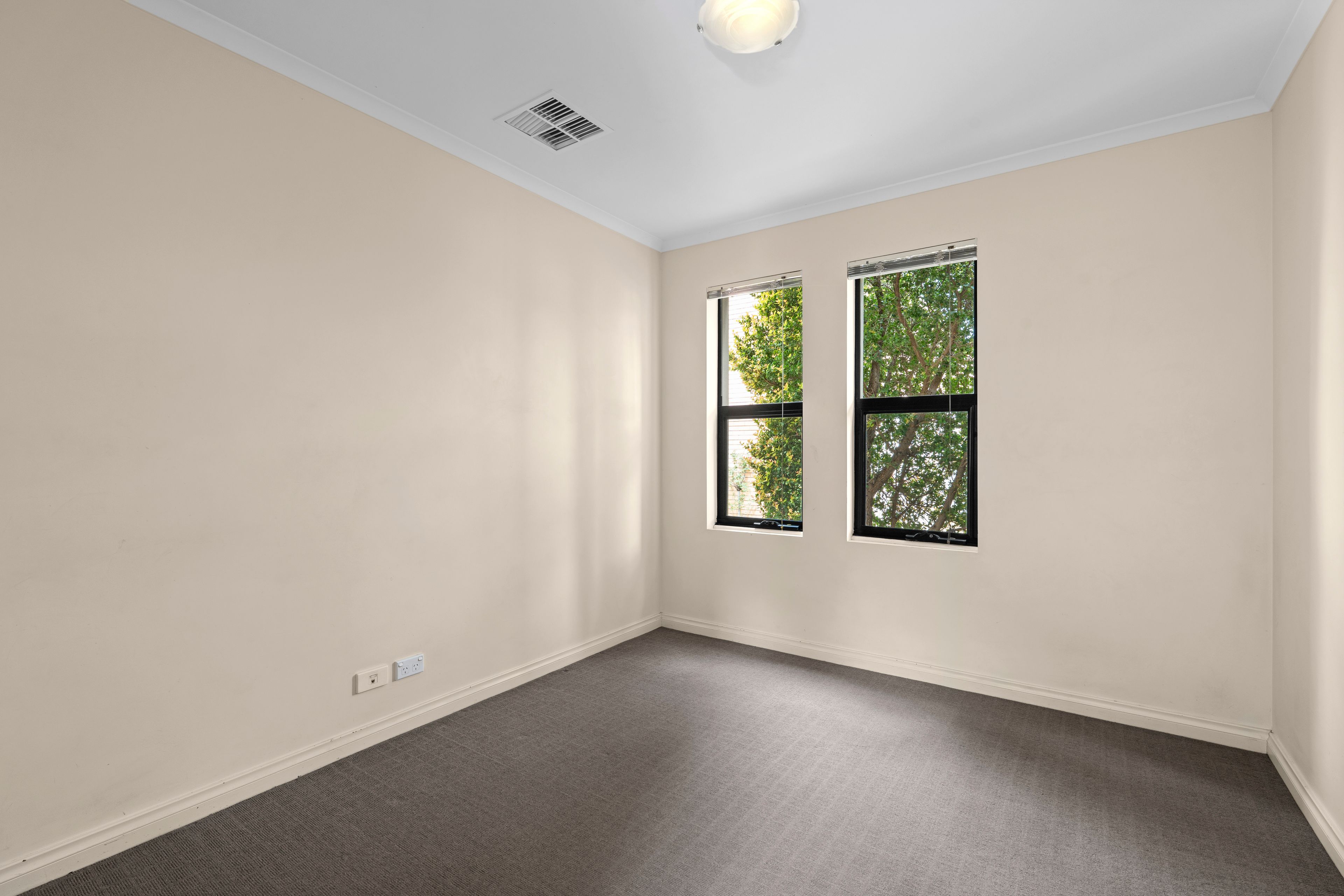 2/2 West Street — photo 13 of 19