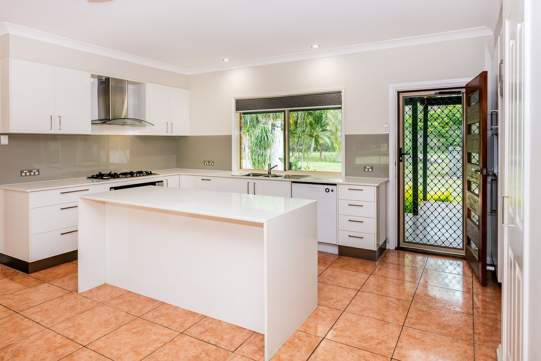 2-14 Helen Louise Court, Buccan, QLD 4207