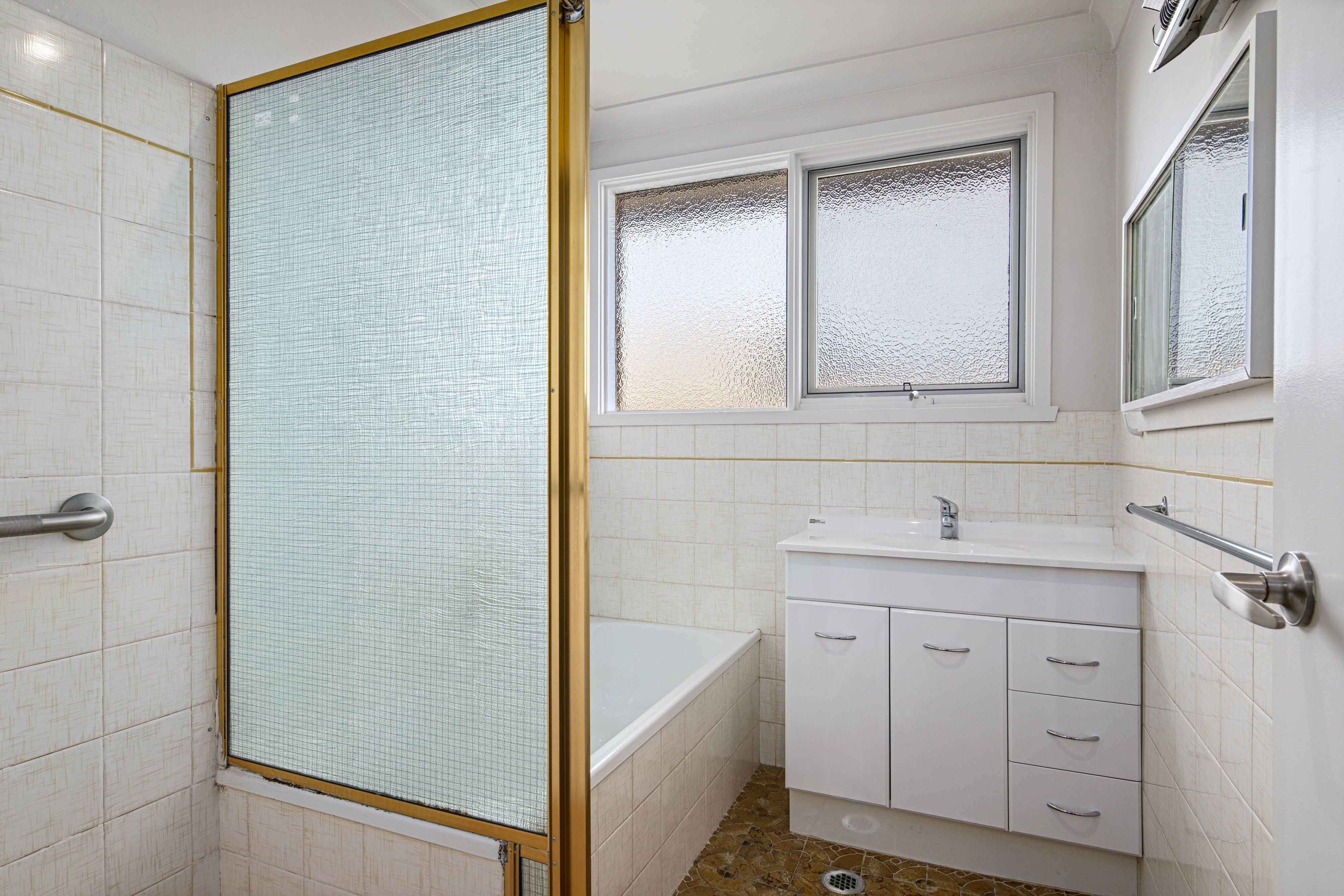 343 Sutherland Street — photo 4 of 6
