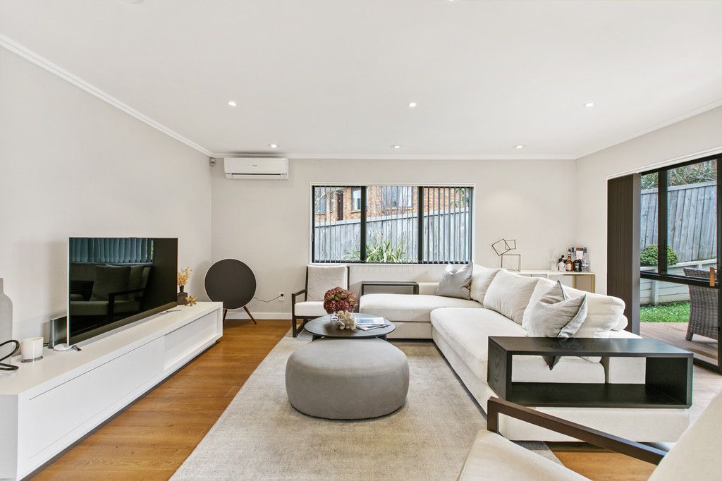 2/75 Gosford Drive, Botany Downs, Manukau City