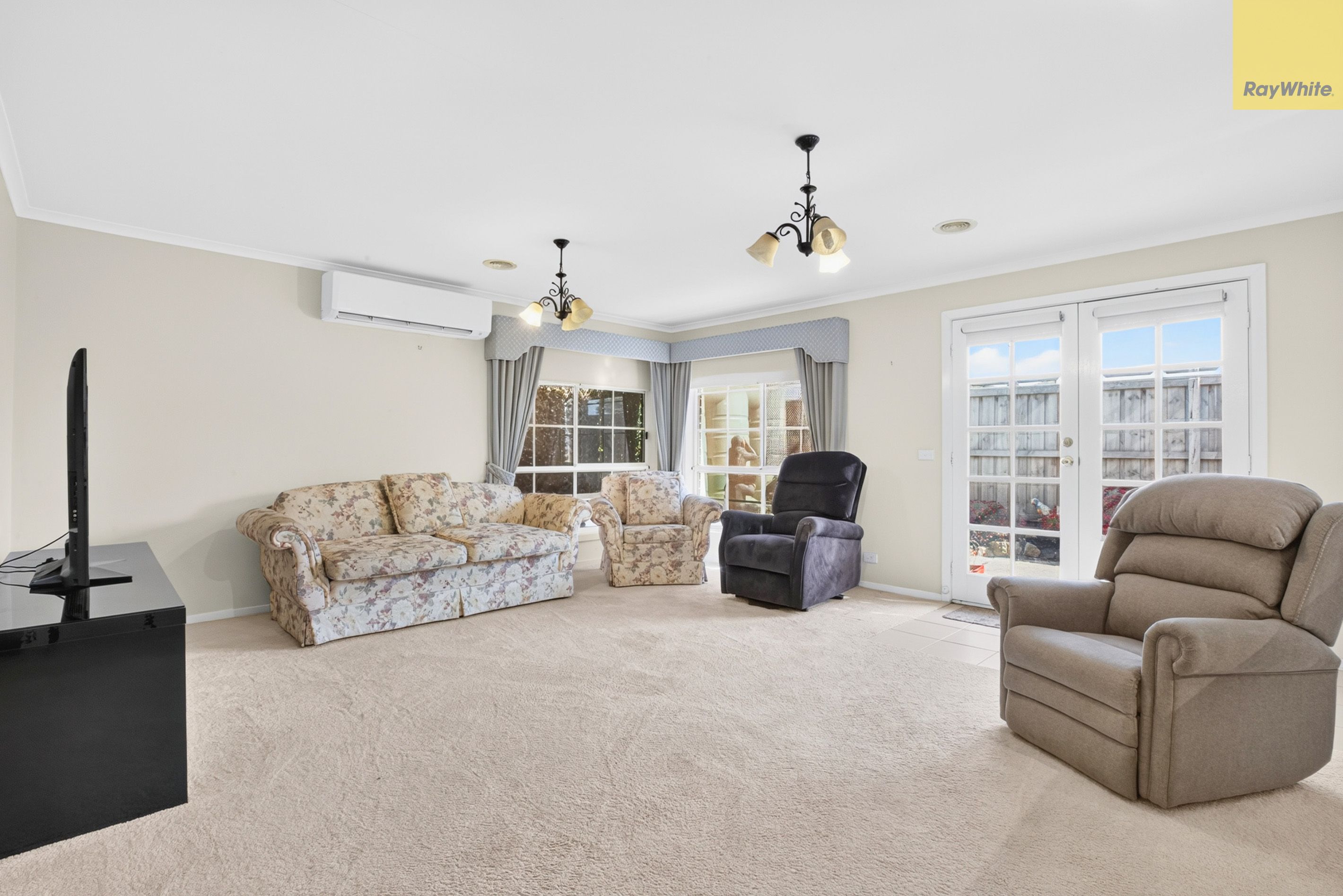 24 Lindwall Street — photo 4 of 15
