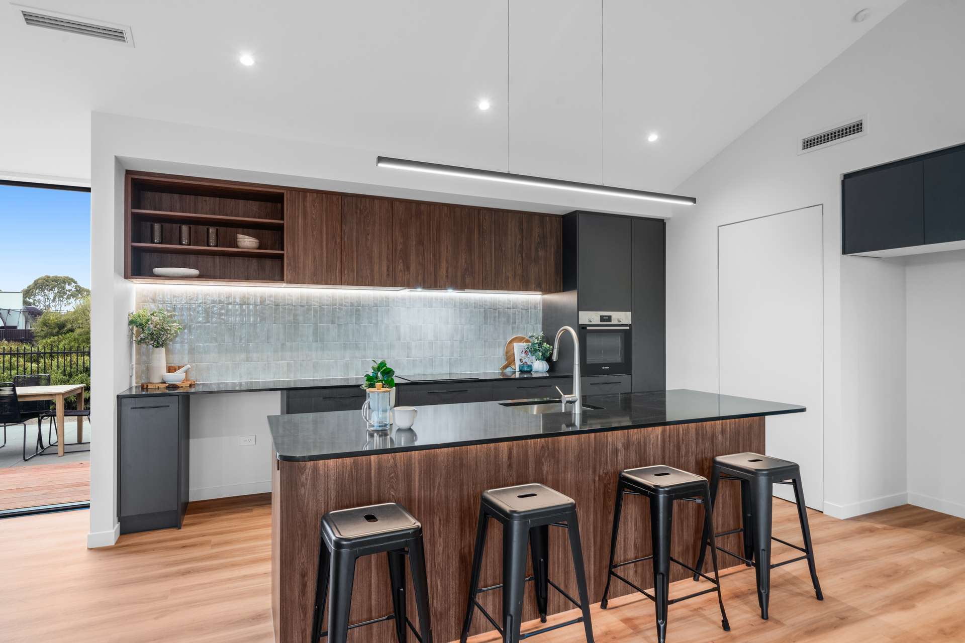 158 Gardiners Road photo 8