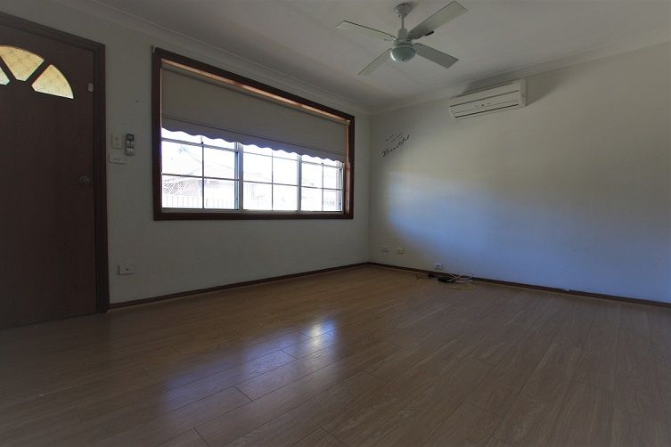 2/4 Bensley Road, Macquarie Fields, NSW 2564