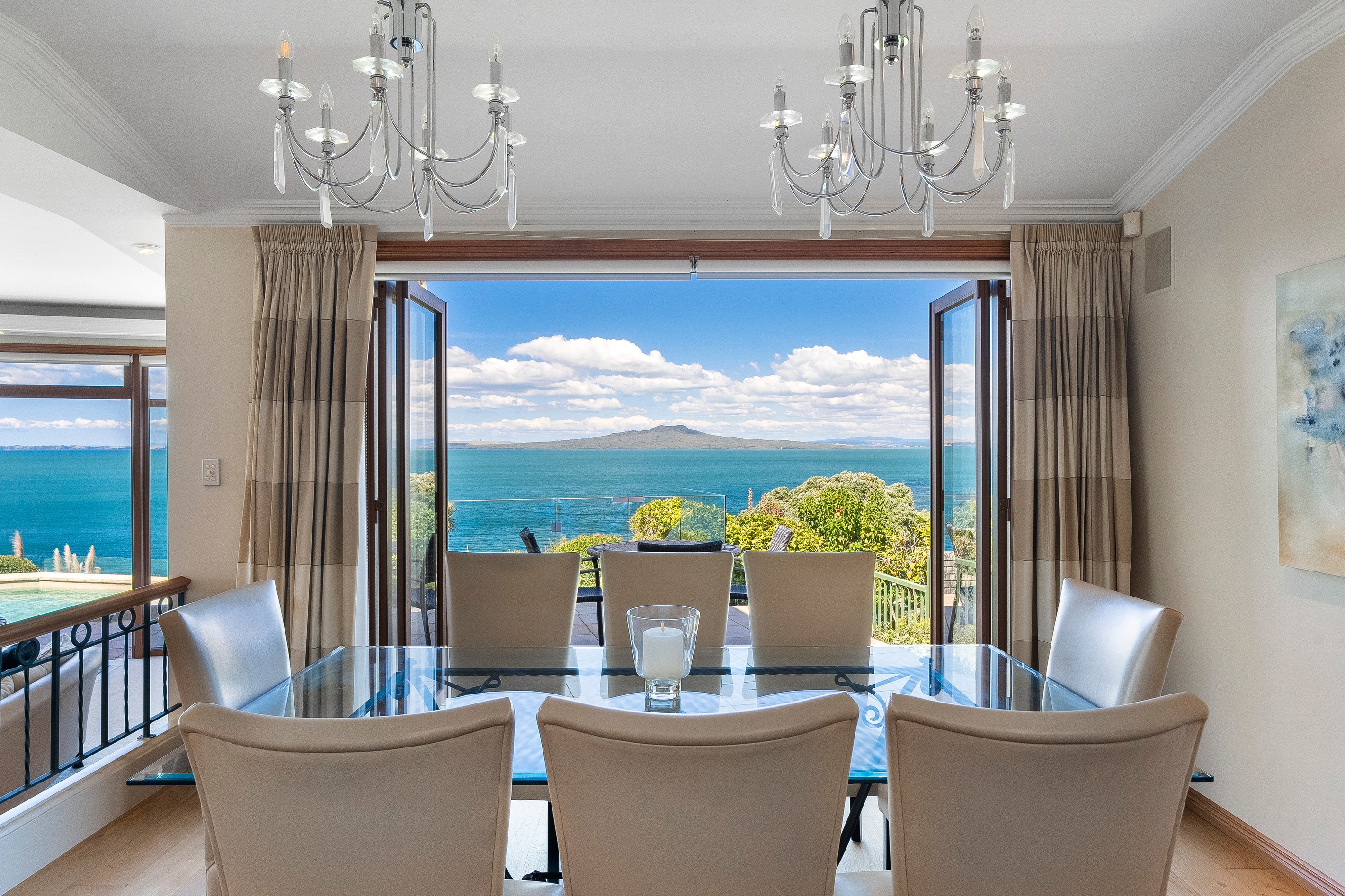 207 Beach Road, Campbells Bay, North Shore City