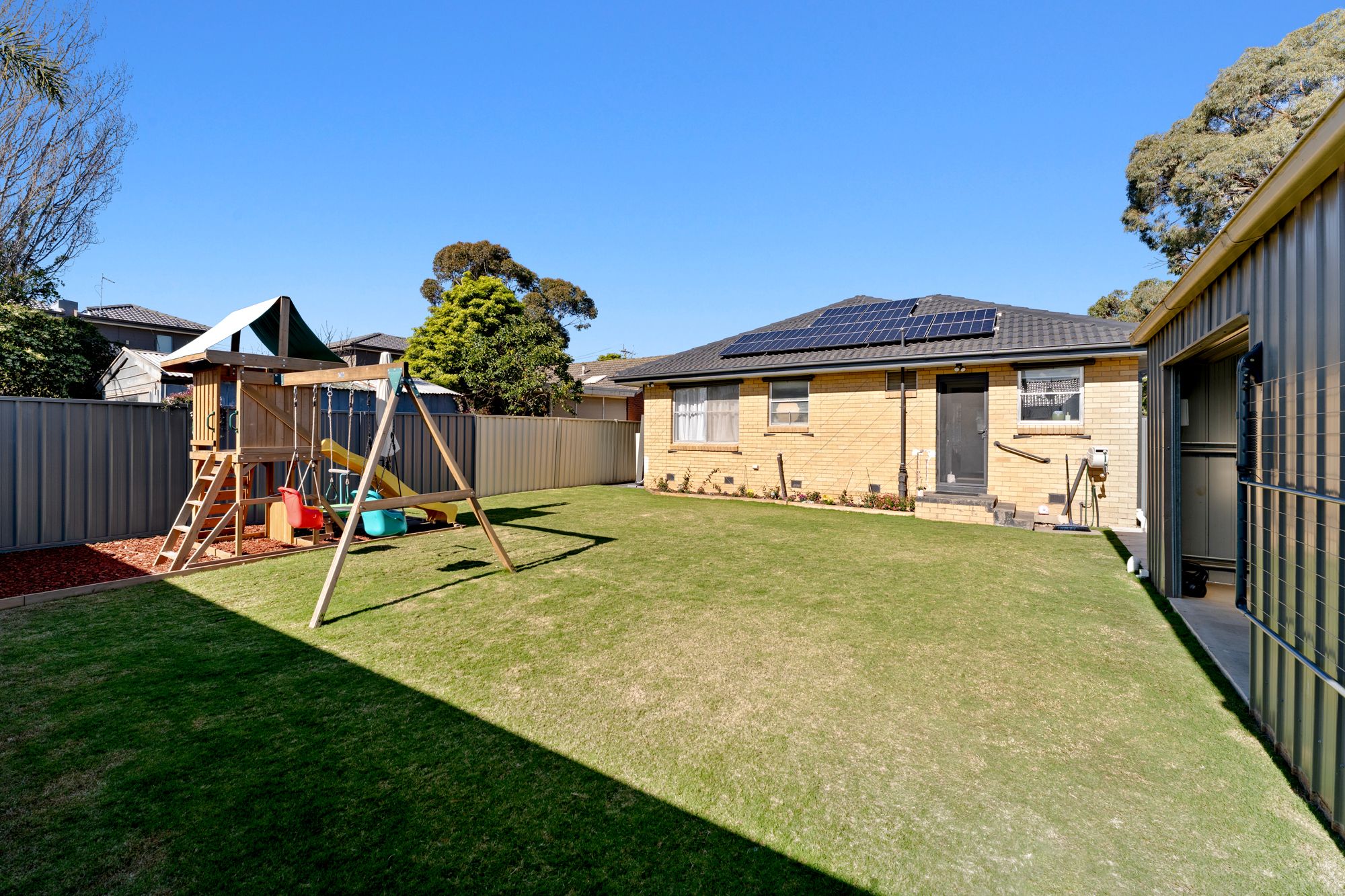 4 Kaye Crescent — photo 11 of 12