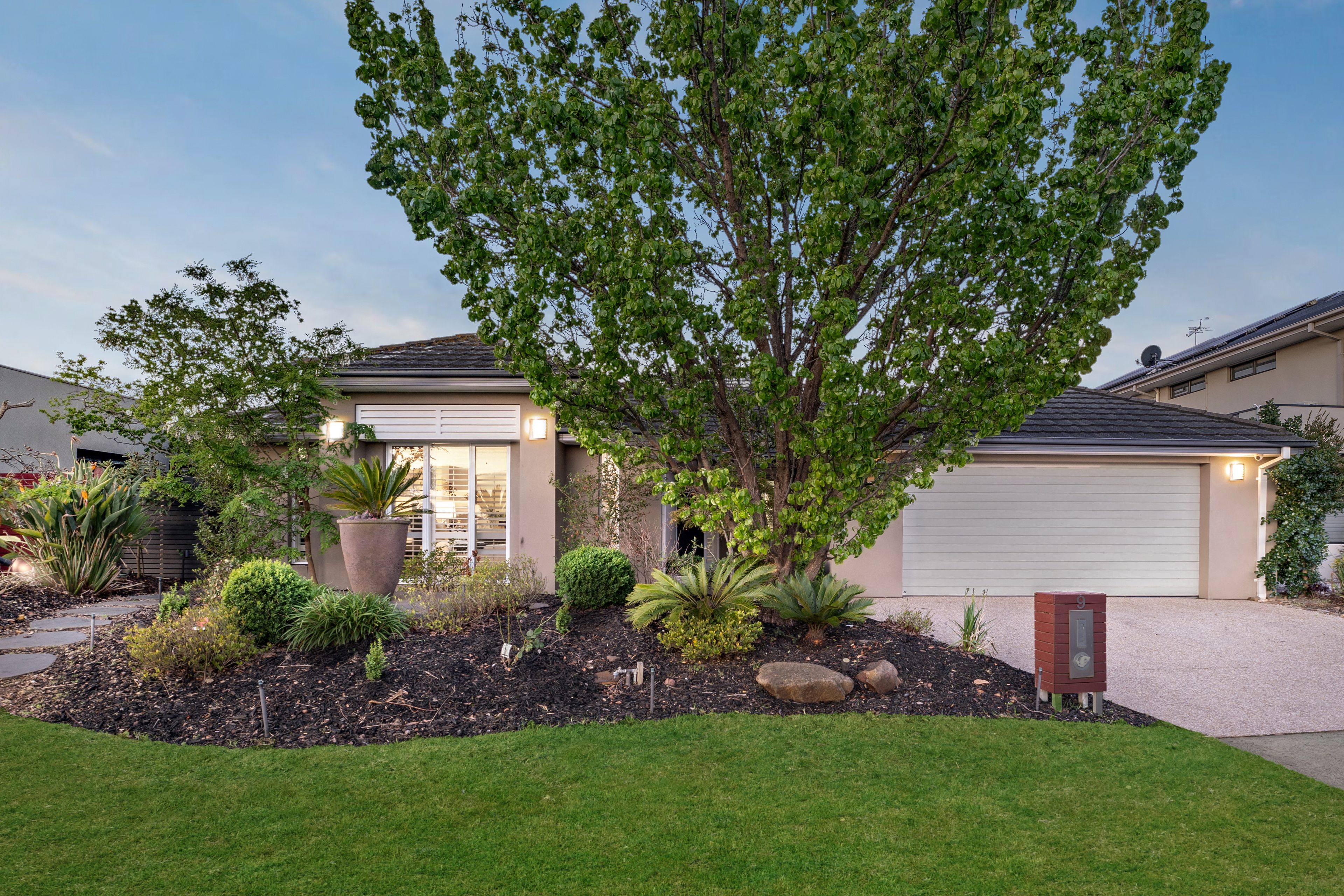 9 Waterlily Court, Waterways, VIC 3195