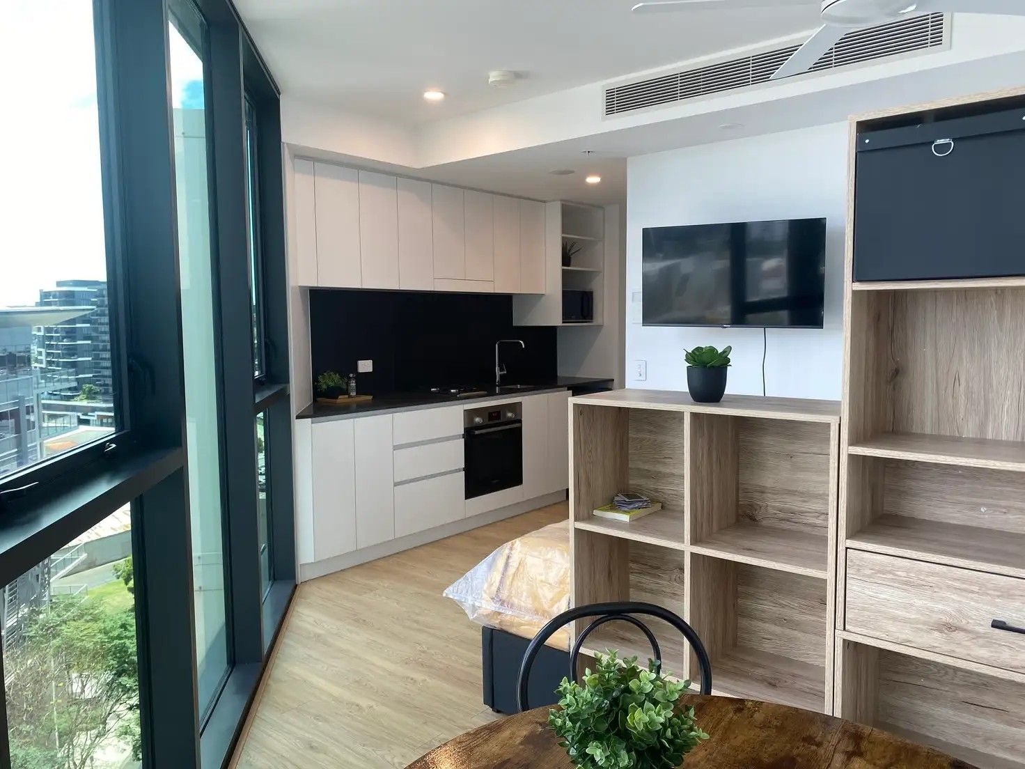21307-2/1 Cordelia Street — photo 4 of 12