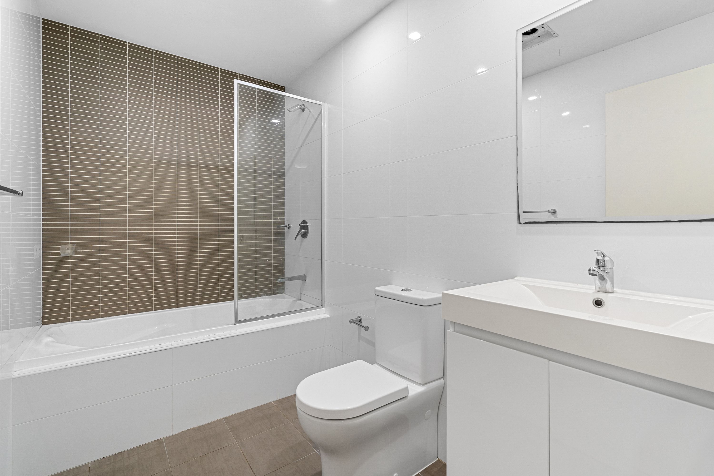 207/314 Canterbury Road (Access via Canton St) — photo 9 of 10