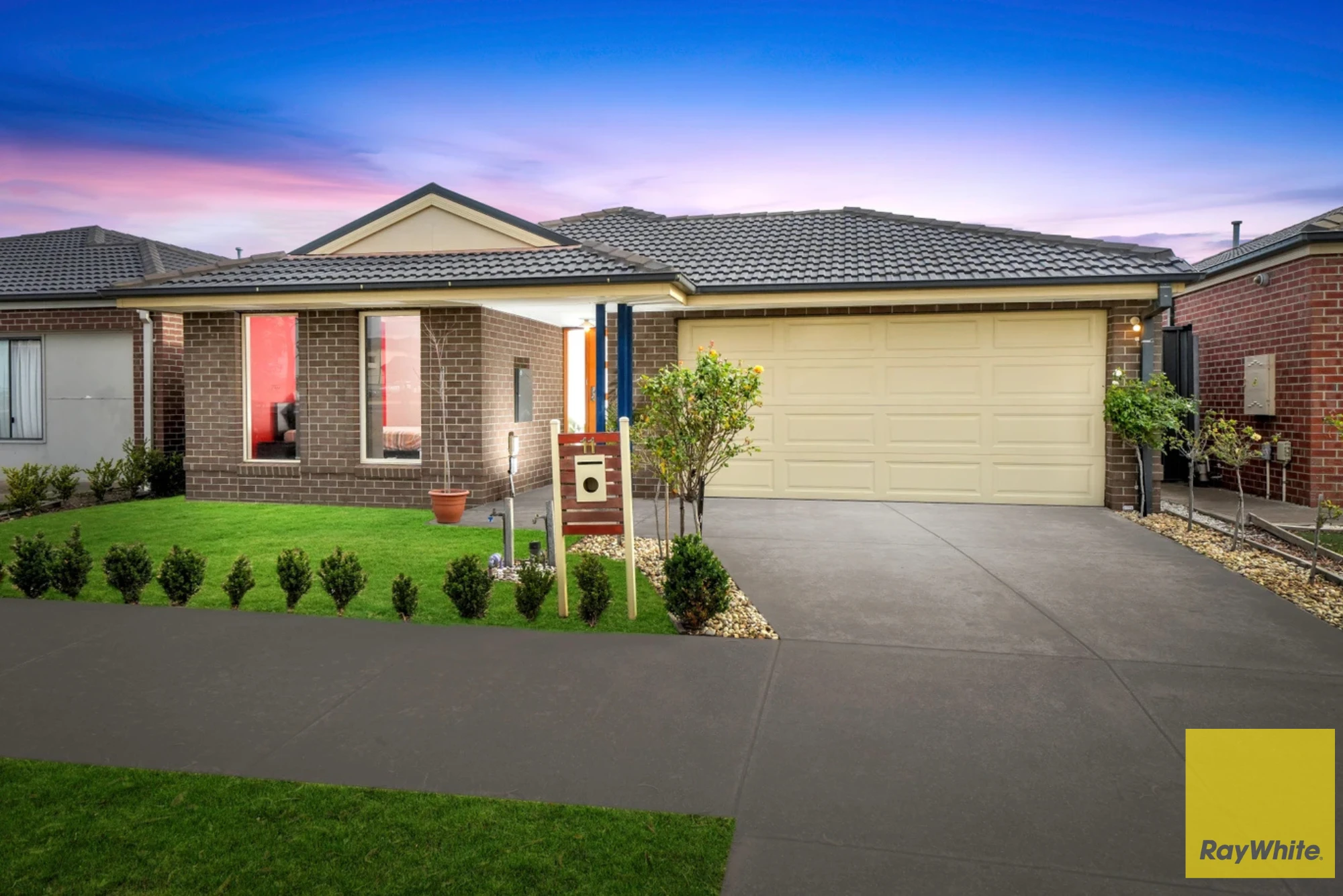 11 Bungalook Street, MANOR LAKES, VIC 3024