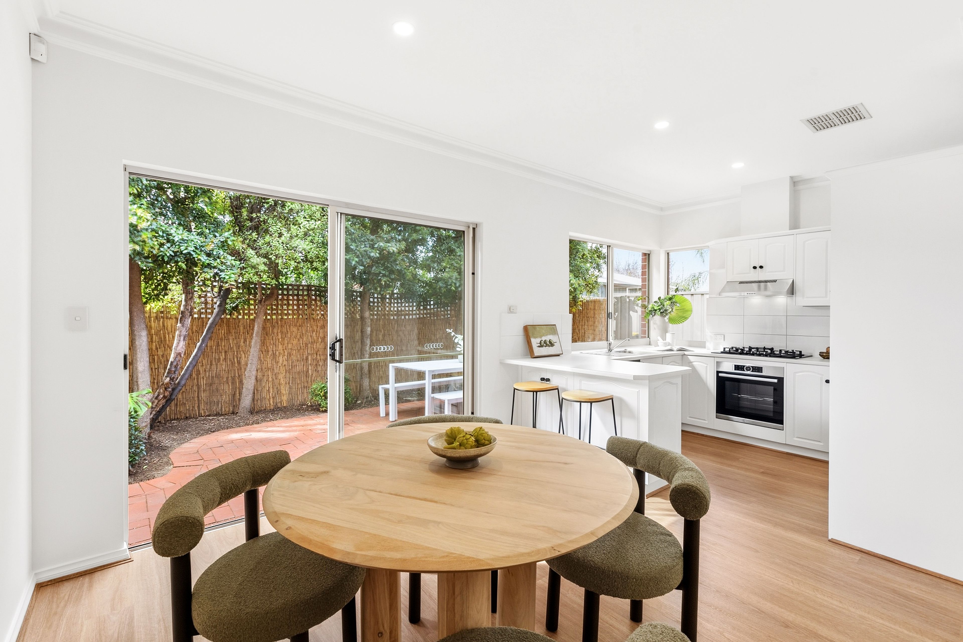 42 Victoria Street — photo 3 of 15