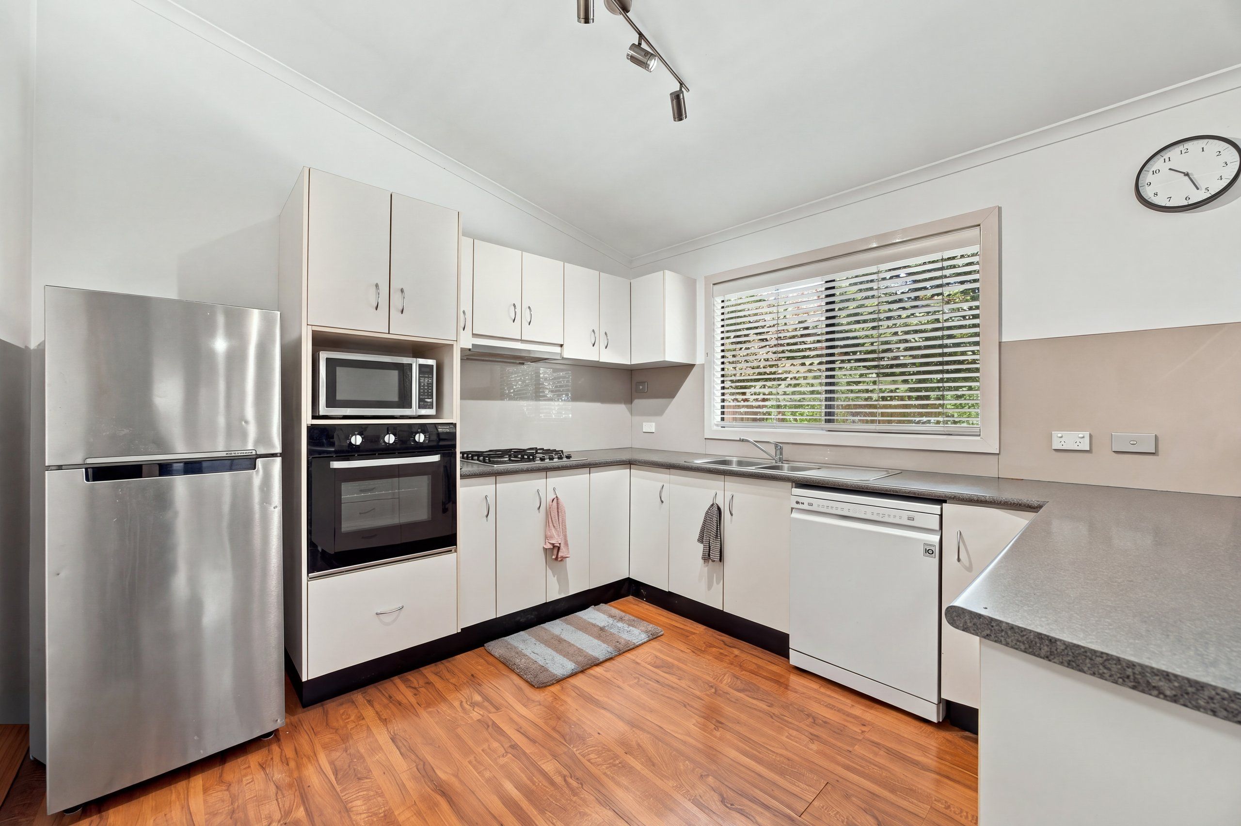 59 & 59a Cornelia Road — photo 10 of 18