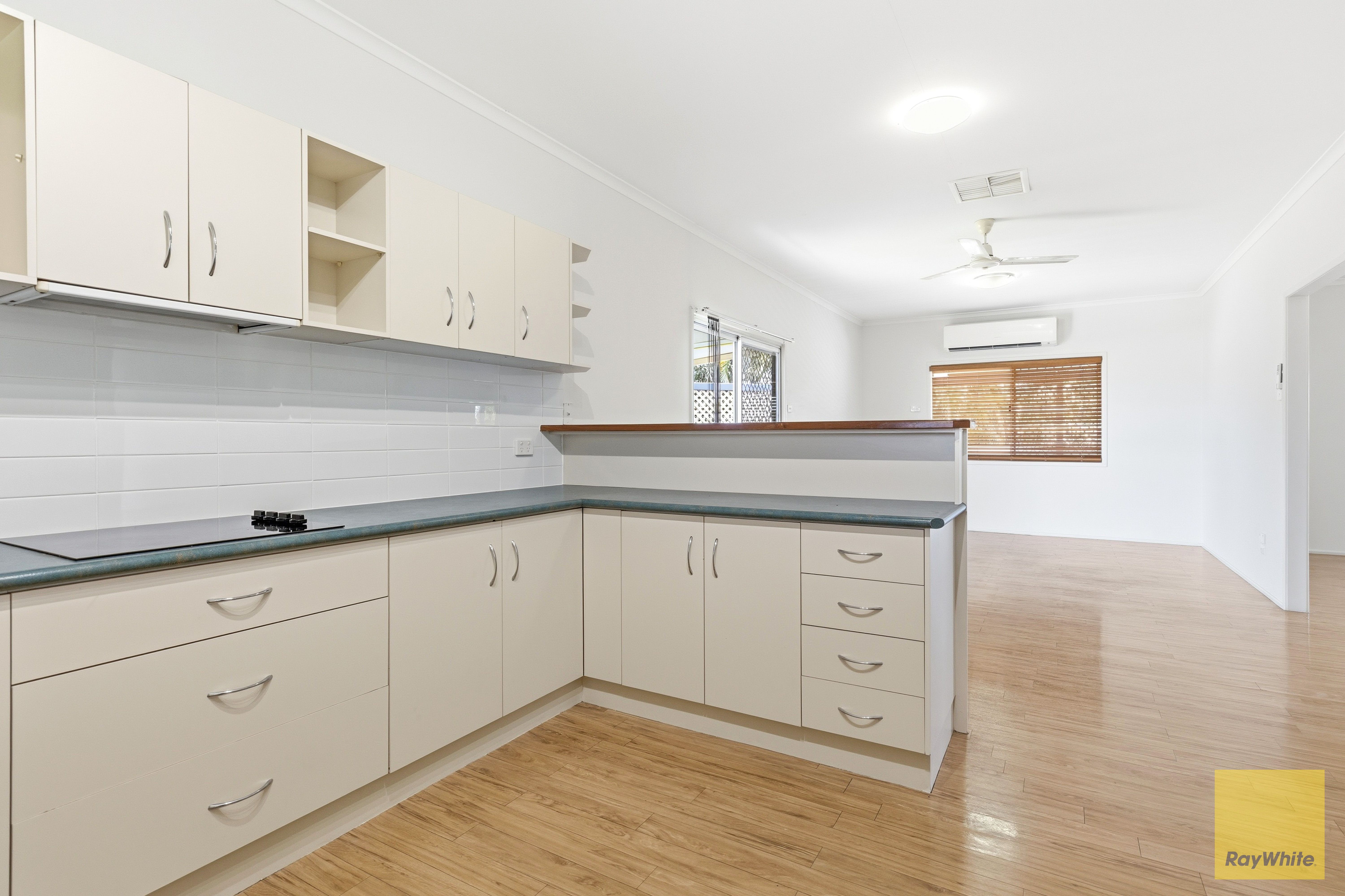30 Mellish Crescent — photo 10 of 30