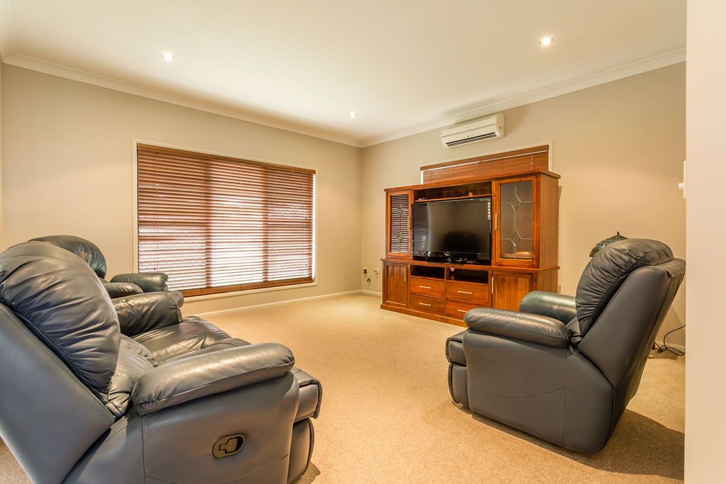 17 Callaghan Street, Emerald, QLD 4720