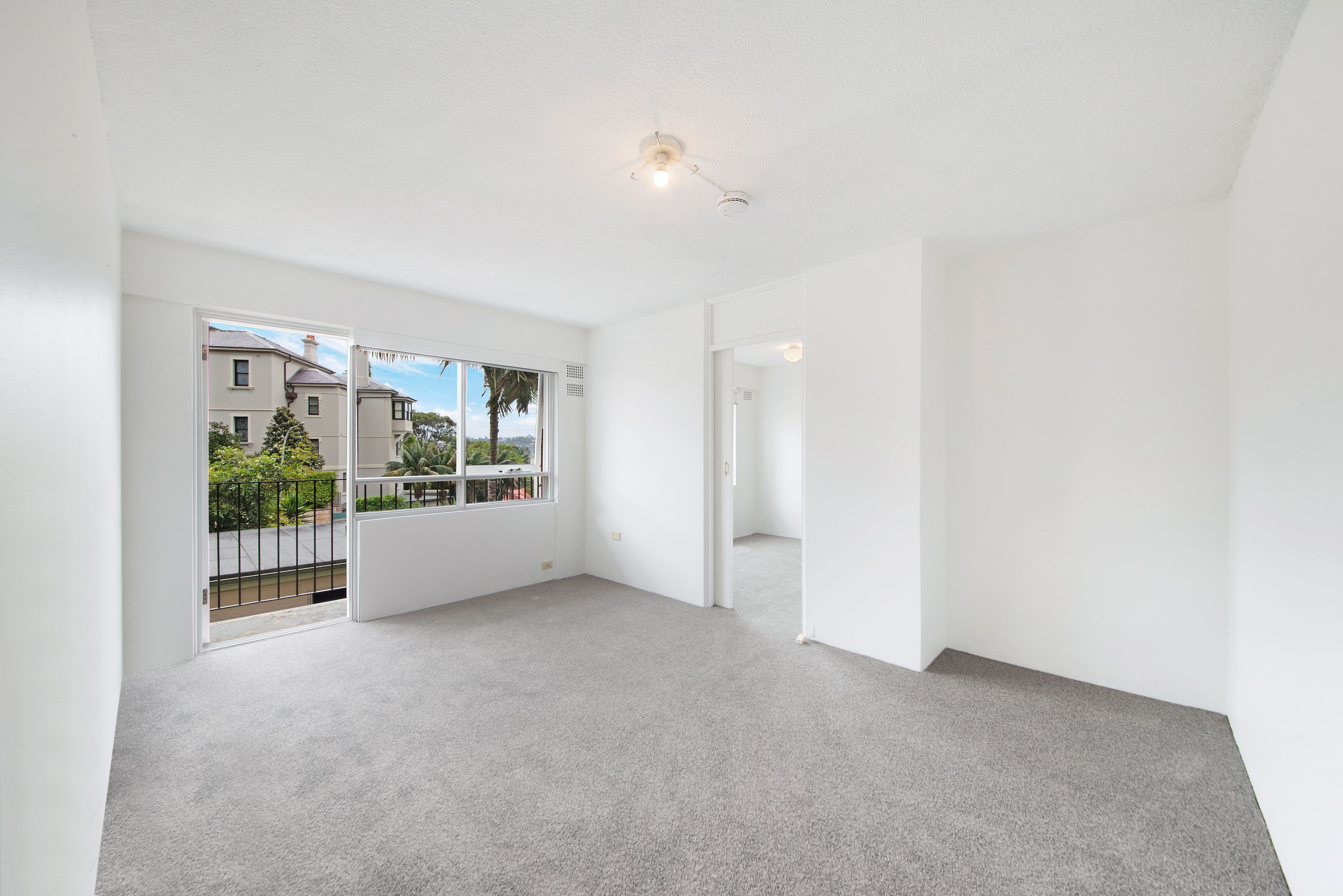 10/8 Wylde Street — photo 3 of 9