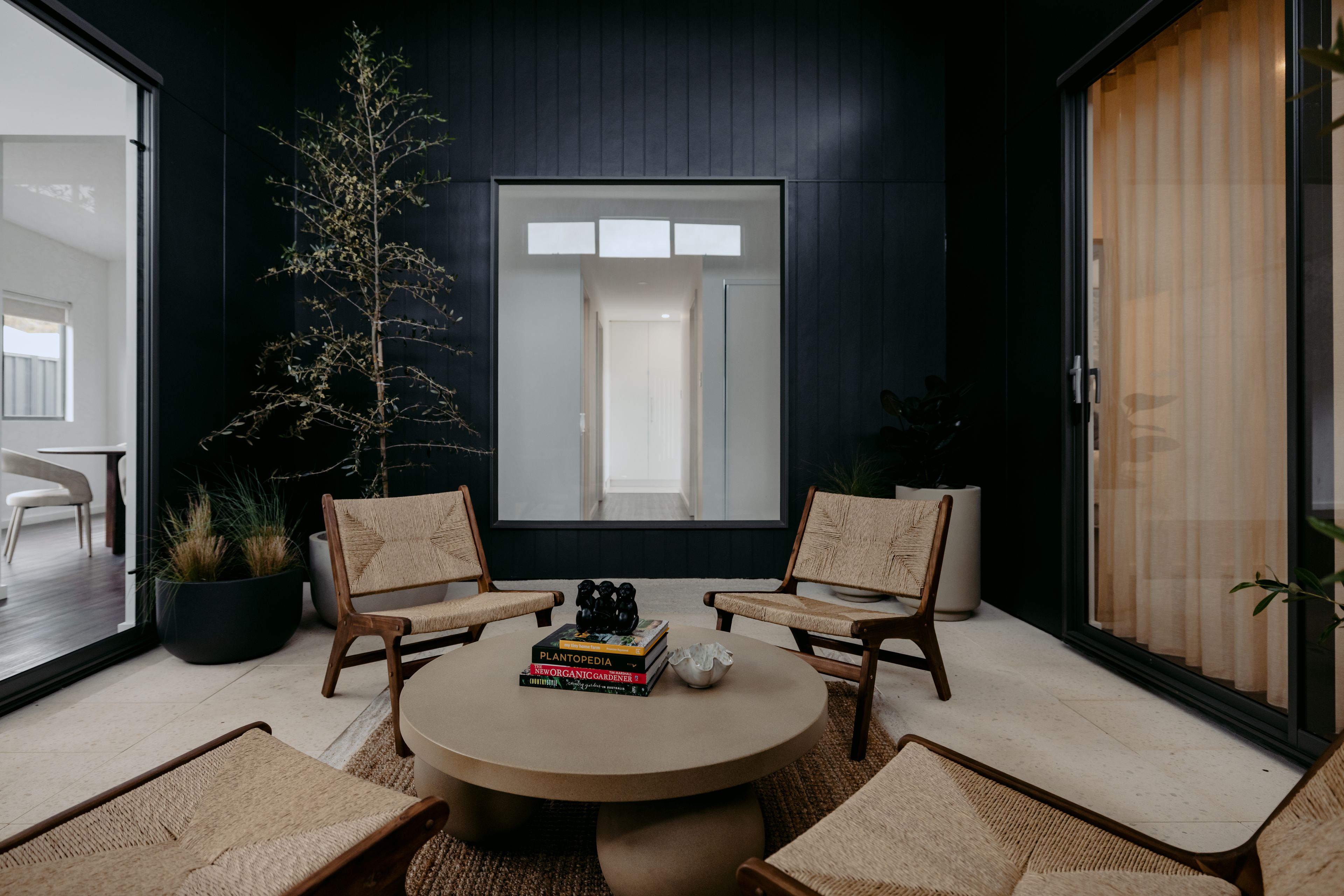 3 Tamarix Crescent — photo 6 of 30
