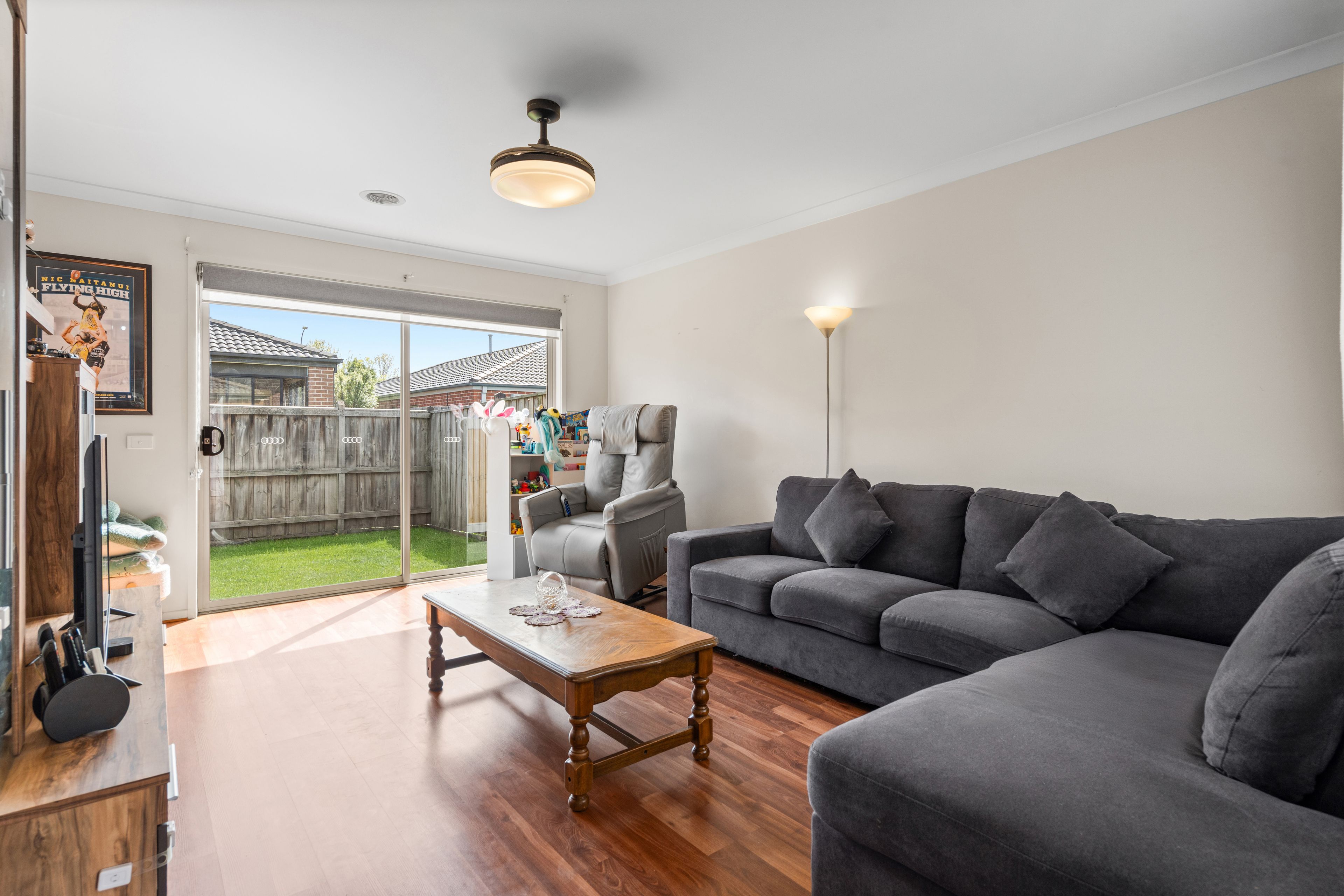15 Stoneleigh Road — photo 8 of 23