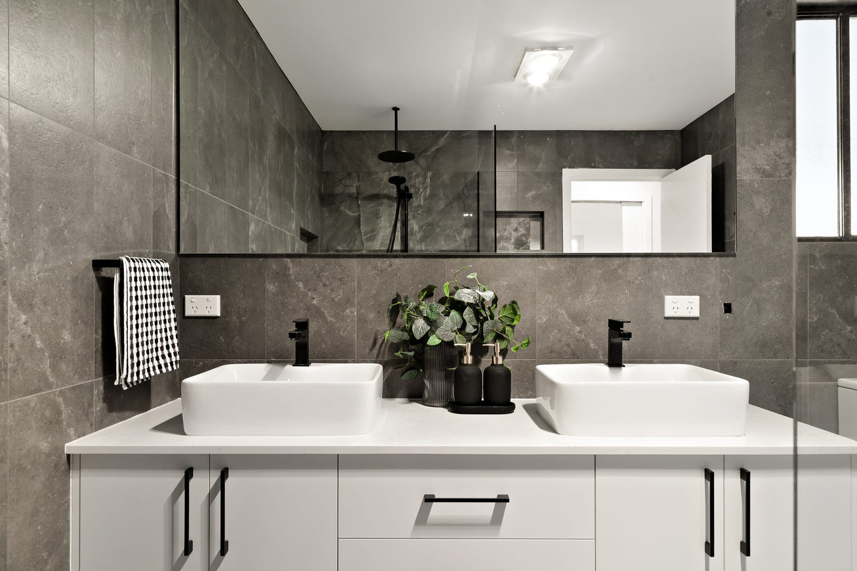 25 Candover Crescent — photo 12 of 14