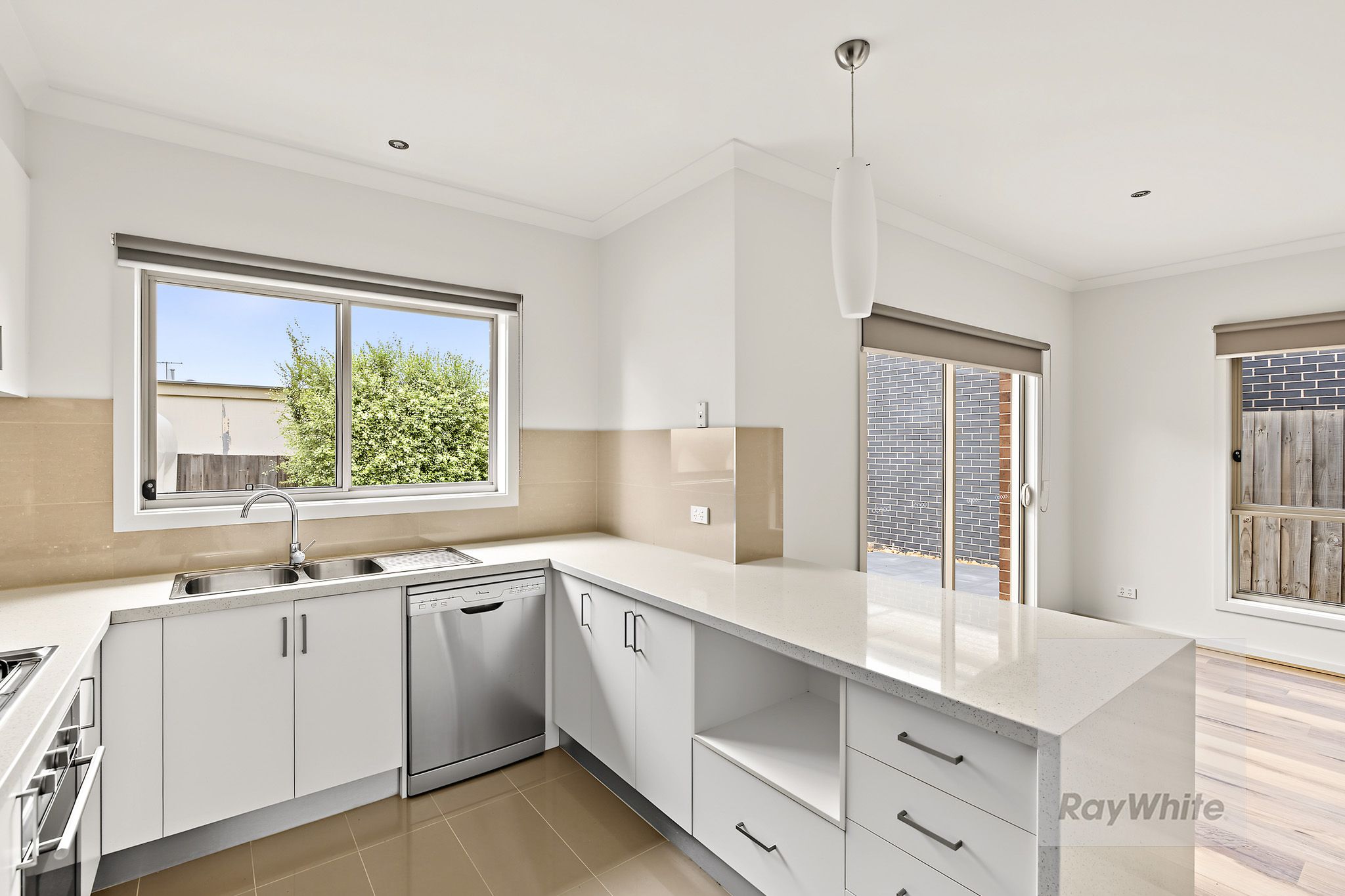 10 Erskine Way — photo 10 of 17