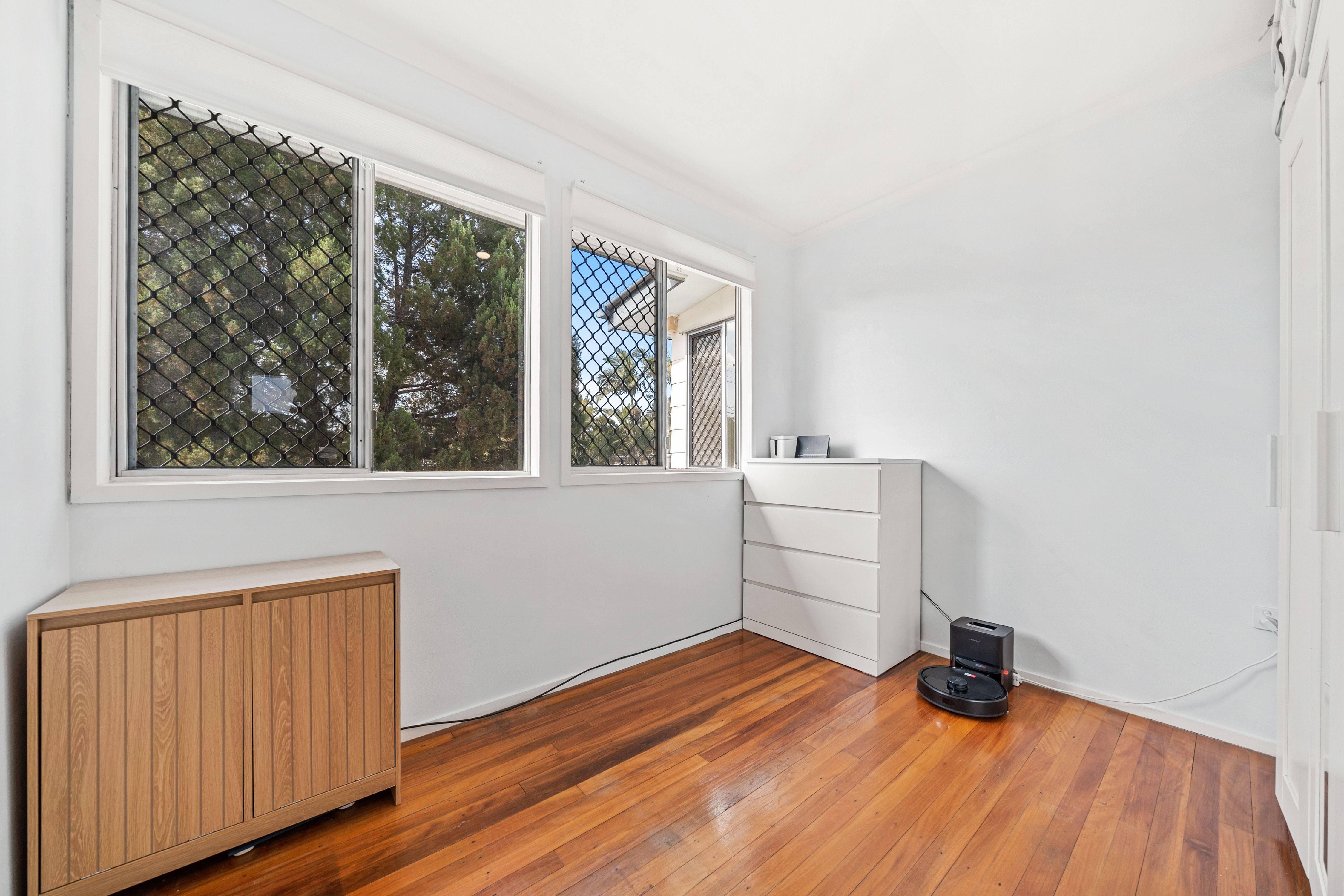 27 MacArthur Crescent — photo 10 of 20
