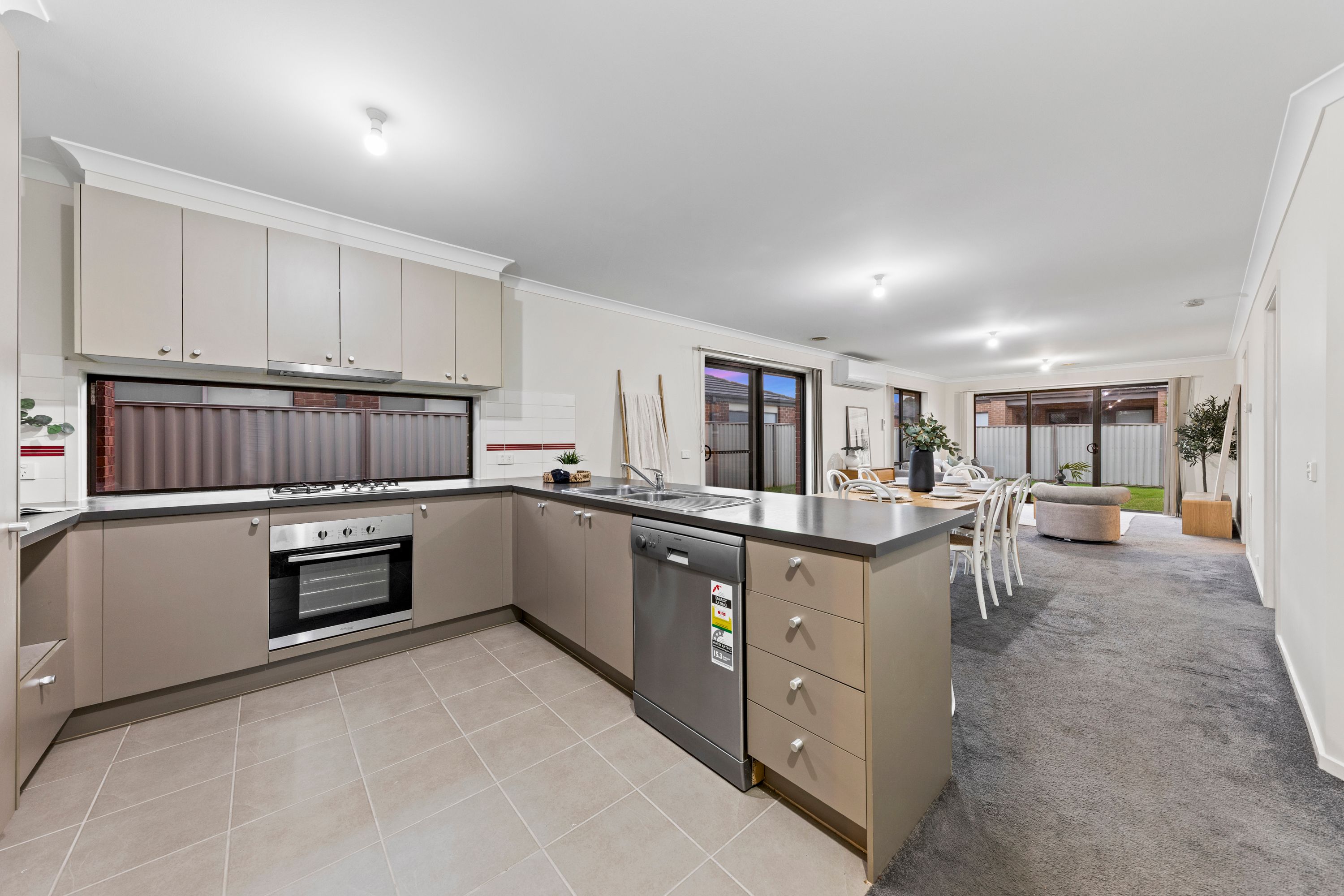 32 Edenbrook Circuit — photo 4 of 25