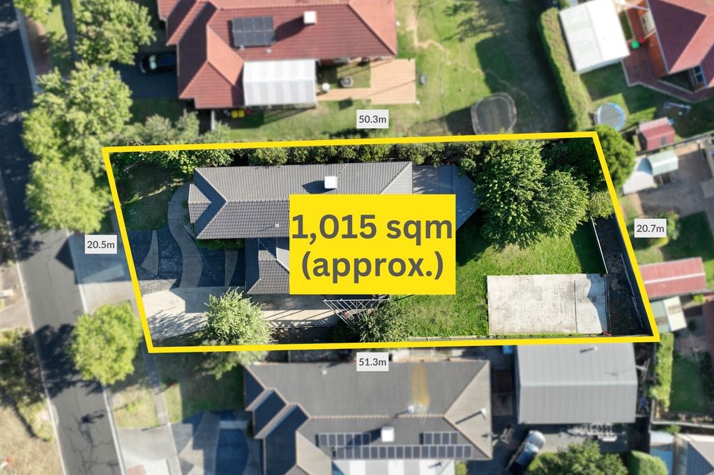 10 Eppalock Drive, MANOR LAKES, VIC 3024